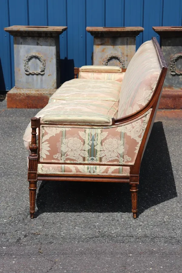 Fine Quality Extra Long Carved Walnut French Louis XVI Settee Sofa 1950s era - Image 4