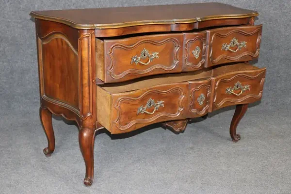 Fine Quality Carved Walnut Baker Furniture French Louis XV Style Commode Dresser - Image 3