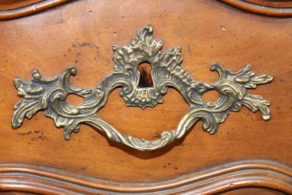 Fine Quality Carved Walnut Baker Furniture French Louis XV Style Commode Dresser - Image 5