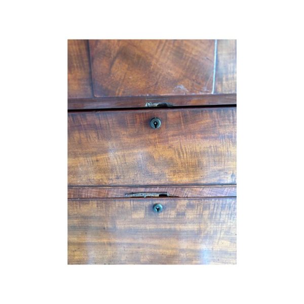Antique Empire Flame Mahogany Large Chest of Drawers Circa 1810-1825 - Image 6