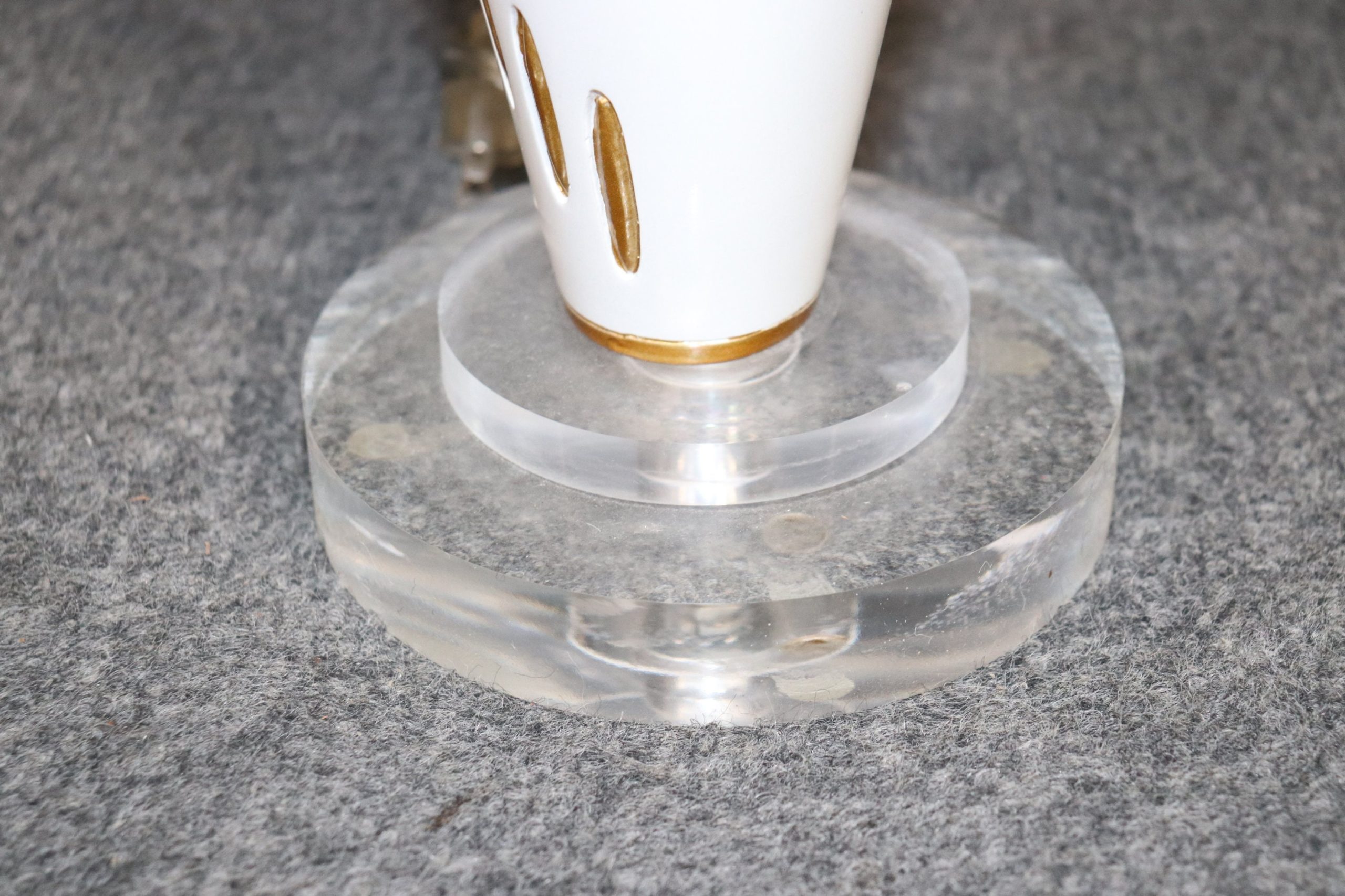 Mid Century Modern Italian Pair of White and Gold Abstract Lucite Lamps, MCM Lamp Pair - Image 6