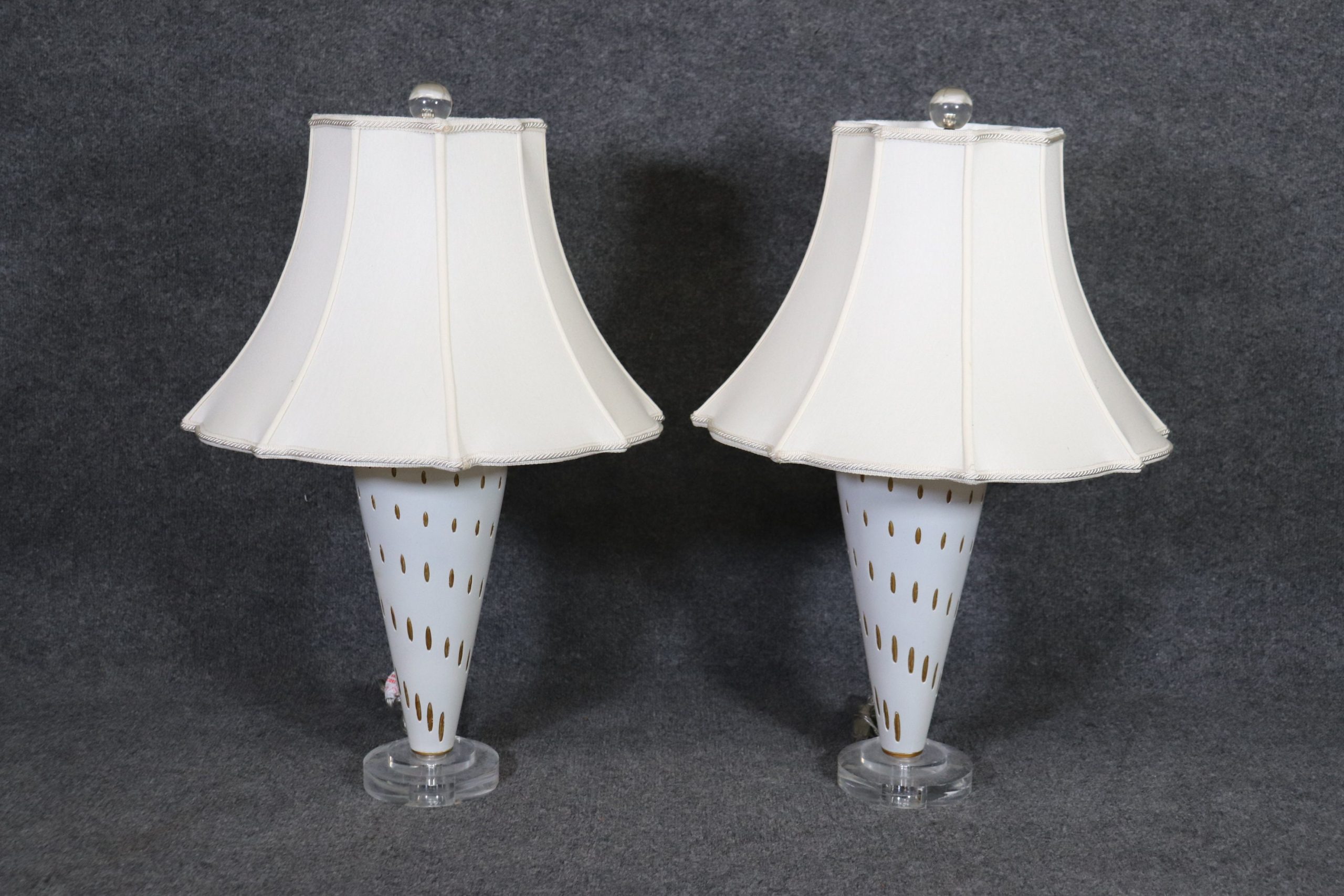 Mid Century Modern Italian Pair of White and Gold Abstract Lucite Lamps, MCM Lamp Pair - Image 2