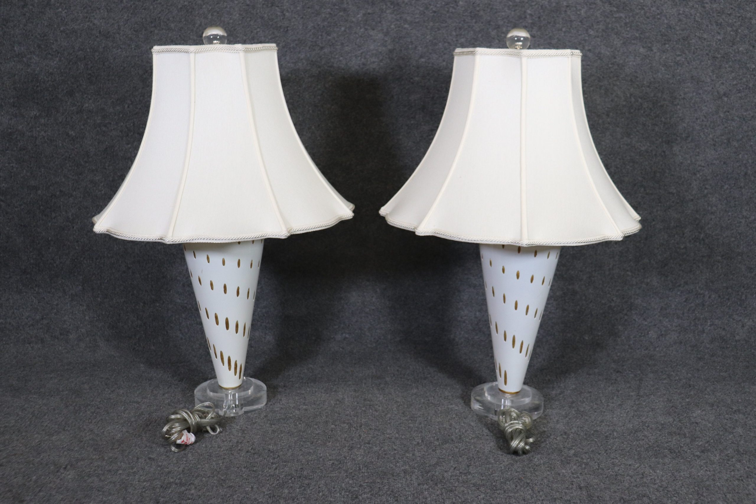 Mid Century Modern Italian Pair of White and Gold Abstract Lucite Lamps, MCM Lamp Pair - Image 3