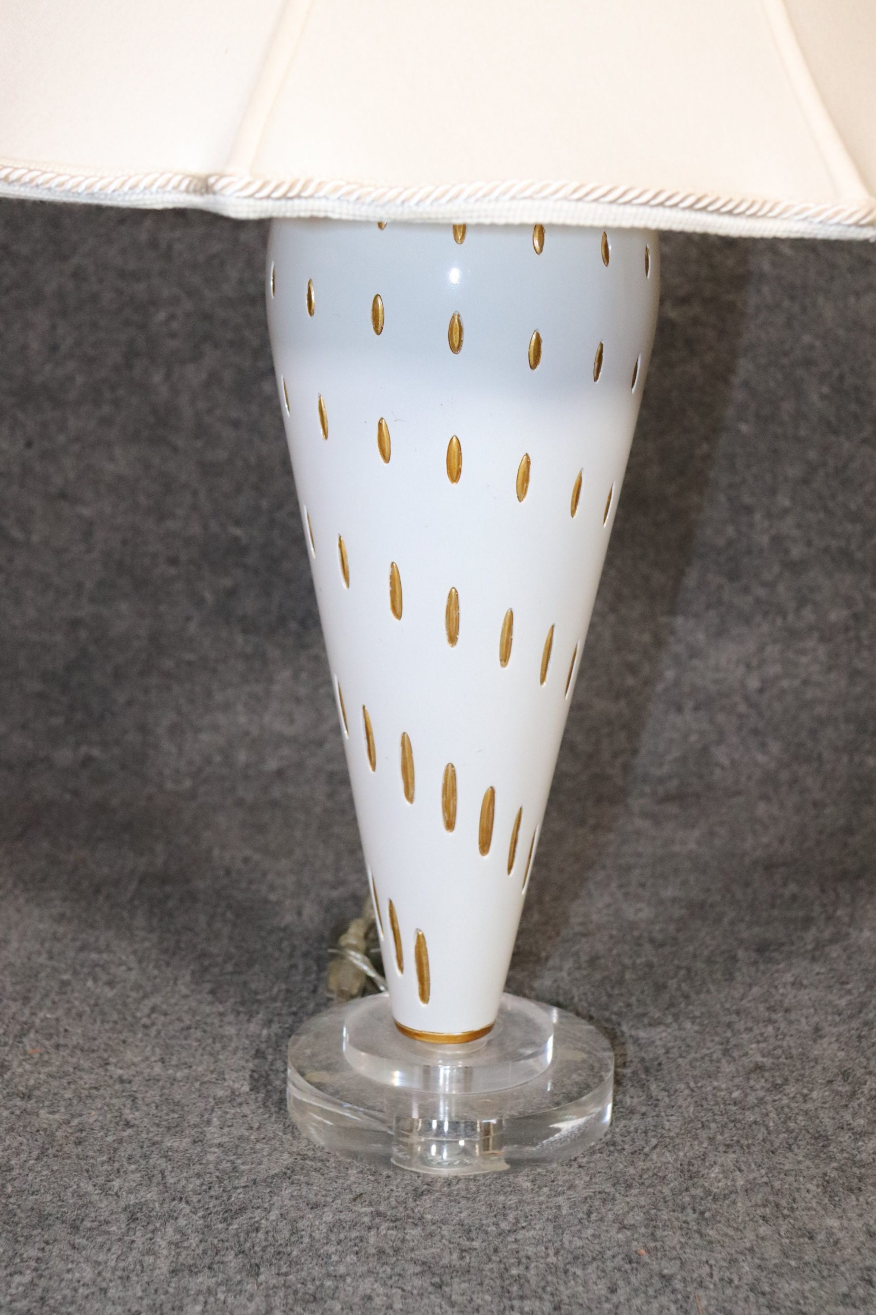 Mid Century Modern Italian Pair of White and Gold Abstract Lucite Lamps, MCM Lamp Pair - Image 5