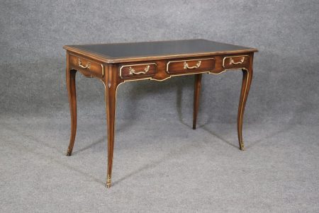 French Louis XV Style Leather Top Desk In The Manner of Baker, Antique Furniture
