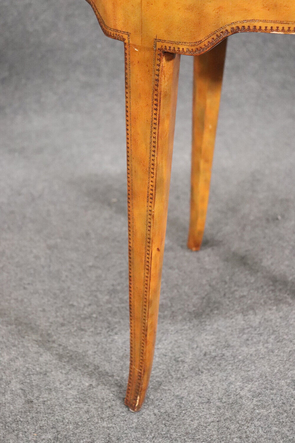 English Georgian Style Inlaid Circular Round End Table, Occasional Table - Image 4