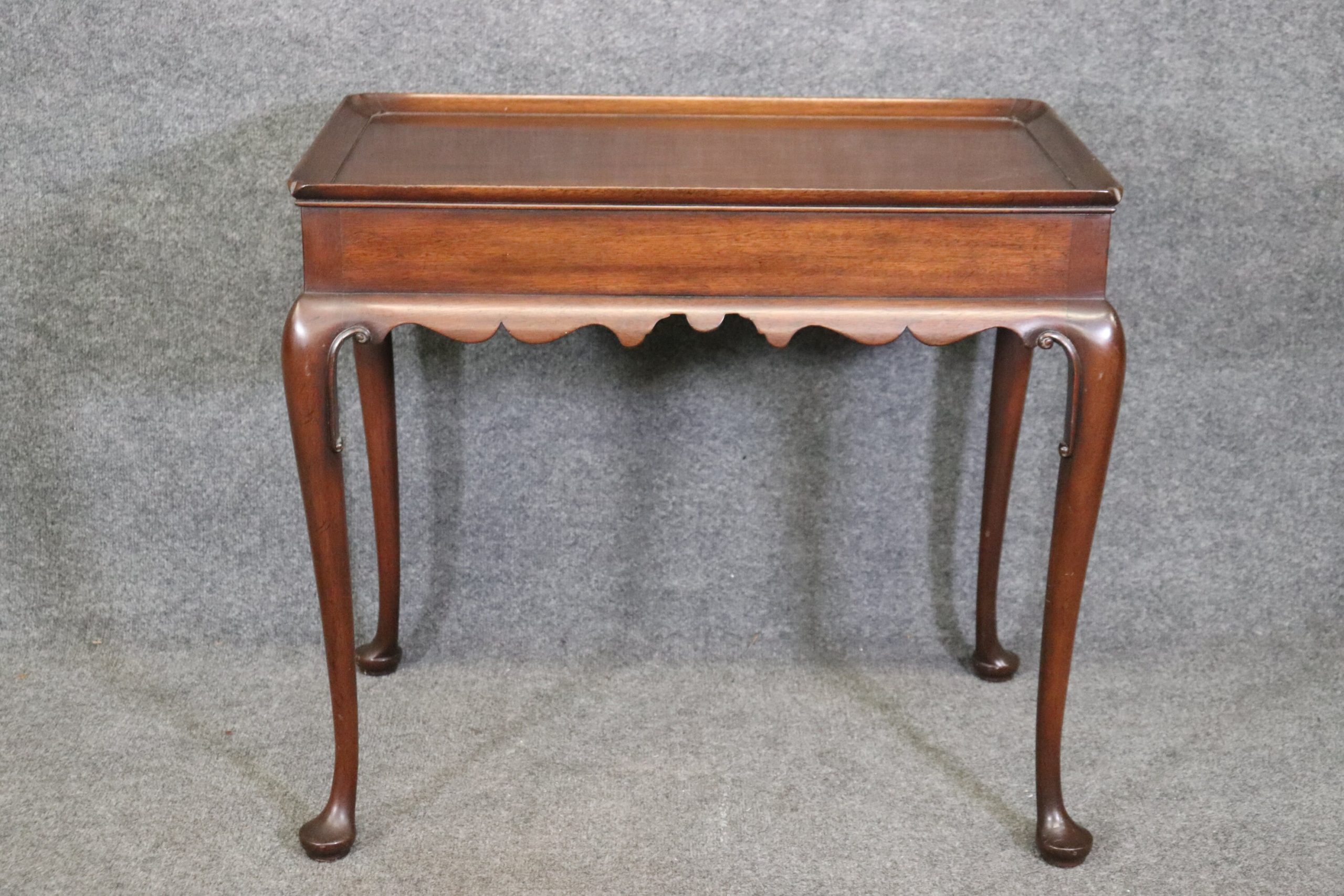 Queen Anne Style Carved Mahogany Tea Table End Table attributed to Kittinger Antiques, Antique Furniture - Image 3