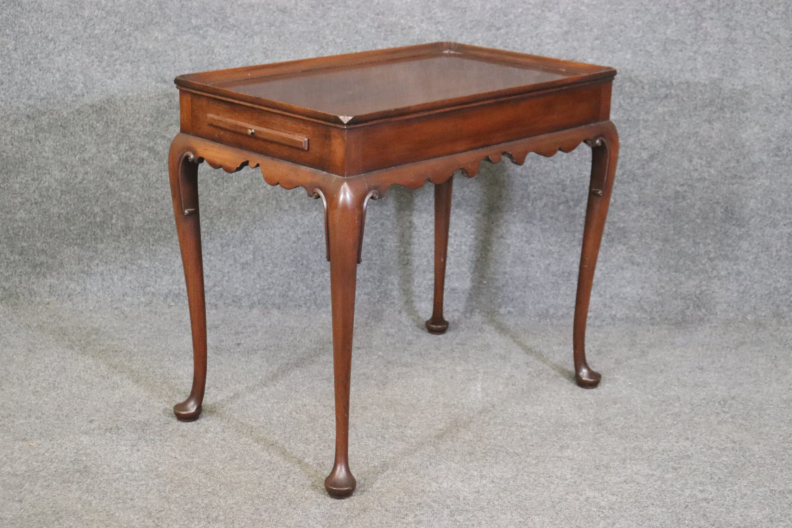 Queen Anne Style Carved Mahogany Tea Table End Table attributed to Kittinger Antiques, Antique Furniture - Image 2