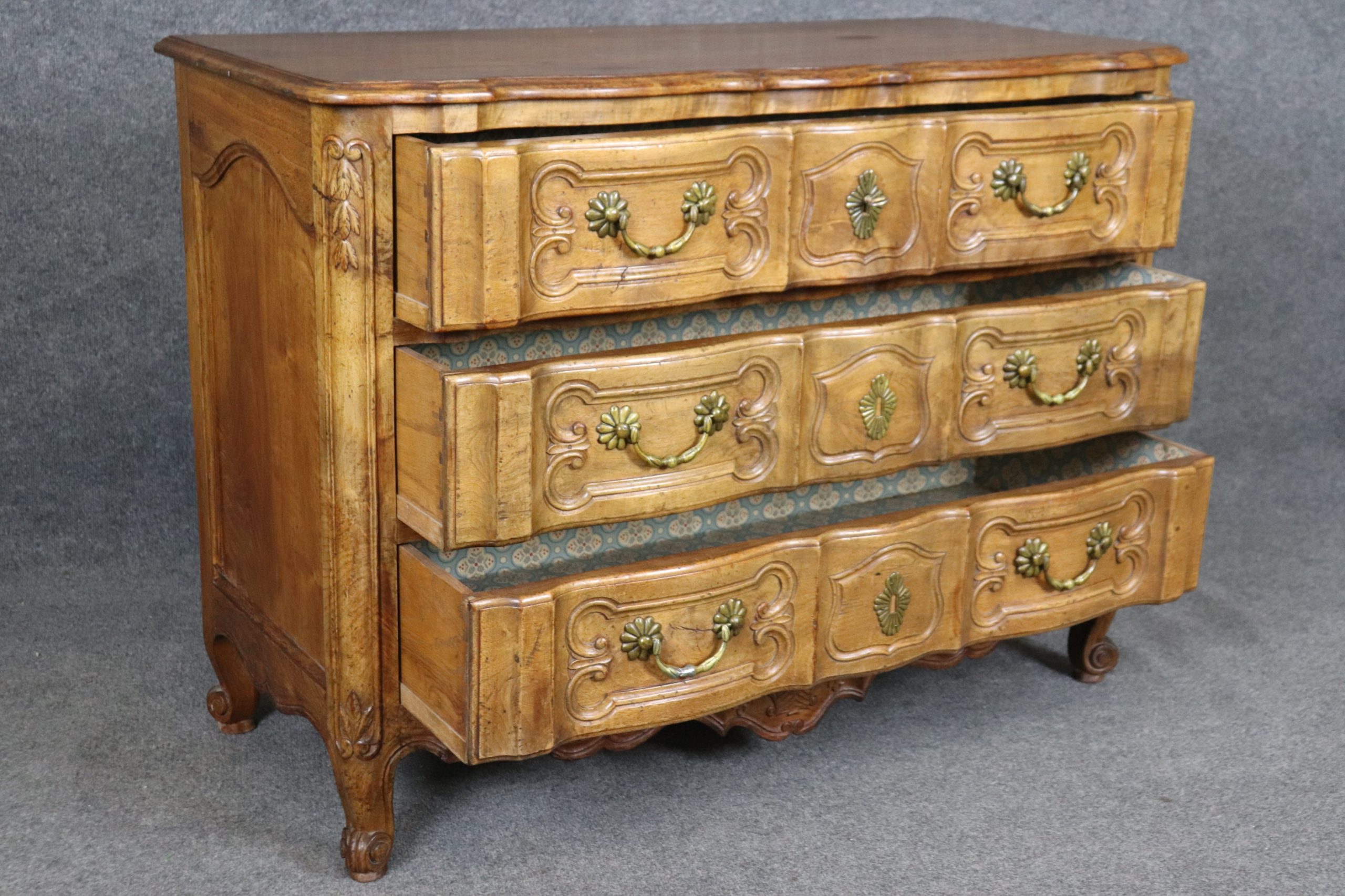 Louis XV Style Country French 3 Drawer Commode, Chest of Drawers - Image 4
