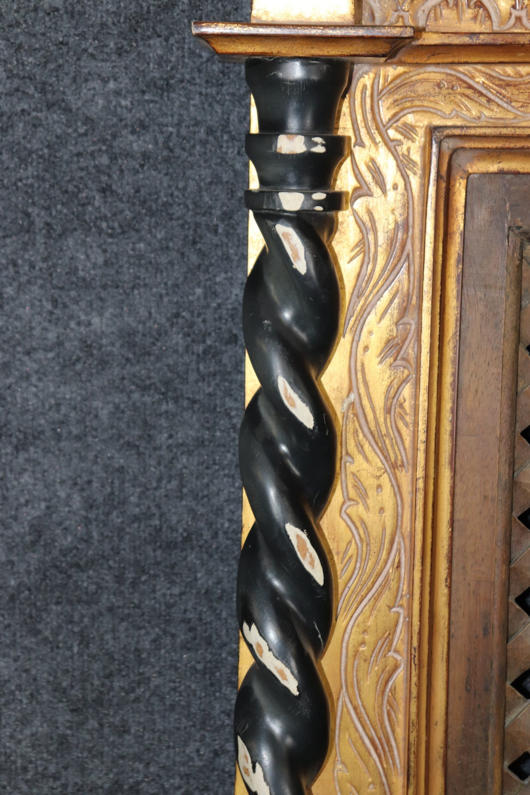 Vintage Dauphine Regency Style Carved Distressed Gilt Wall Hanging Mirror, Accent Mirror - Image 5