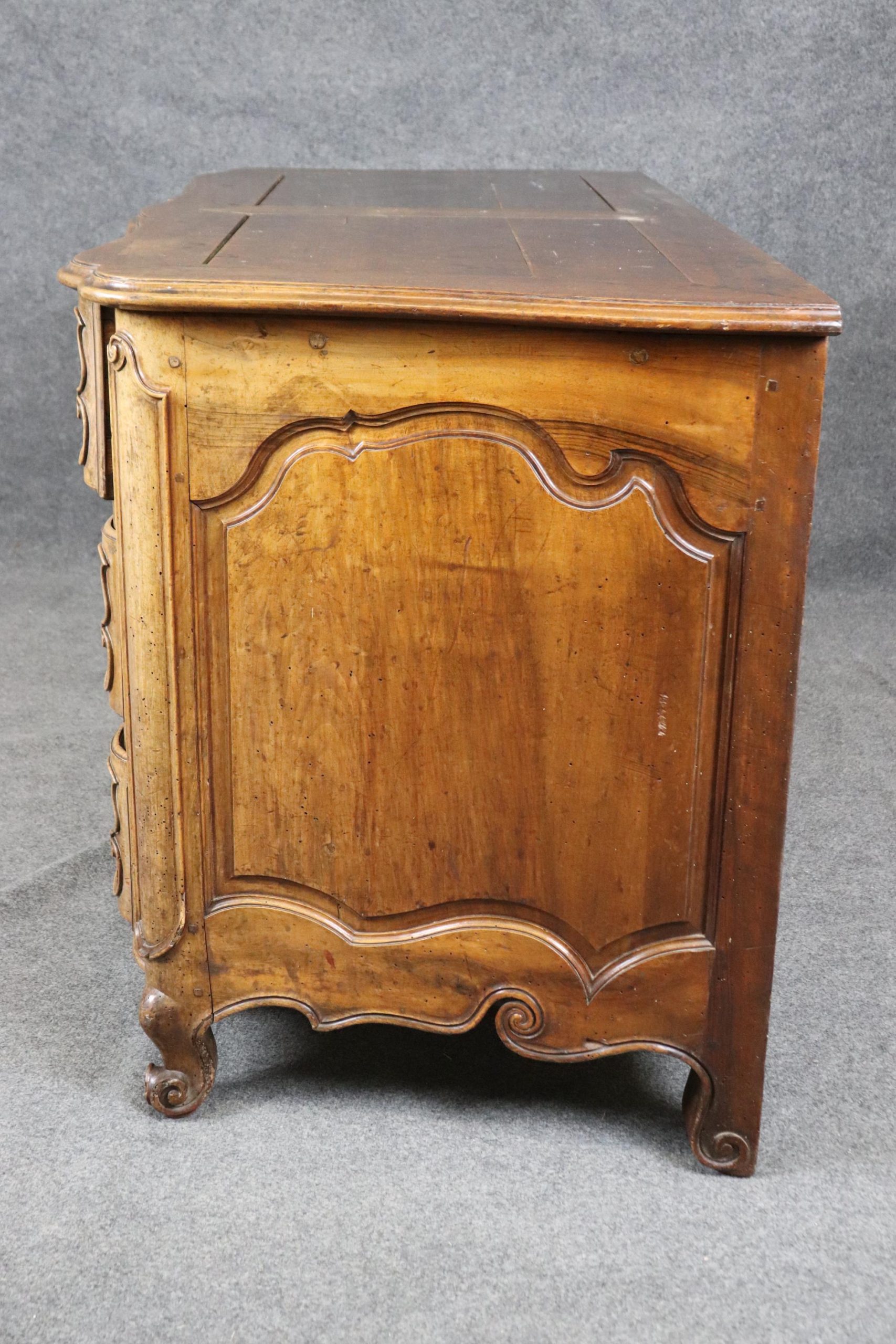 Antique French Louis XV Style Commode: 18th Century Walnut Chest of Drawers - Image 3