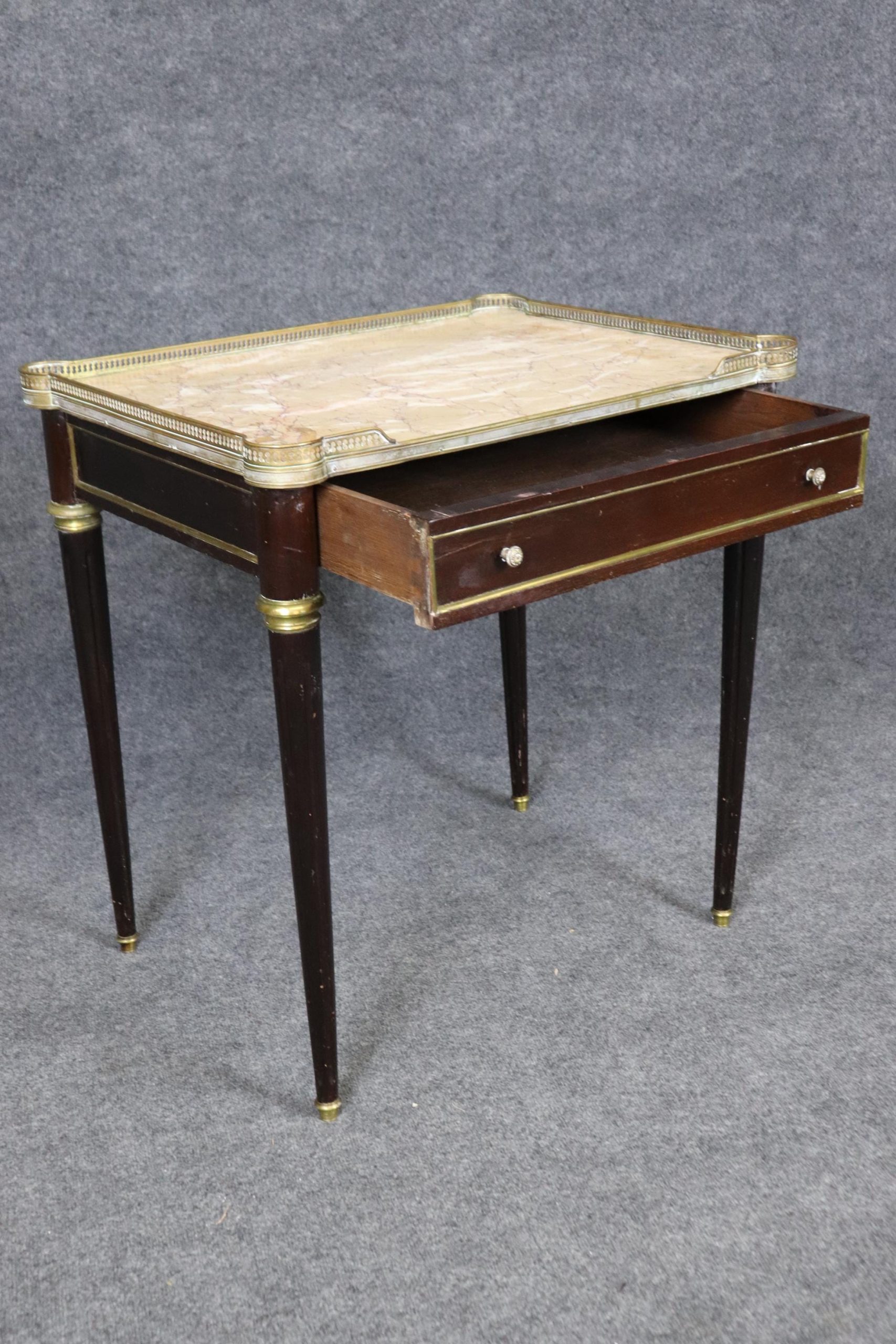 Vintage French Louis XVI Marble Top Side Table: Brass Accent End Table - Image 4