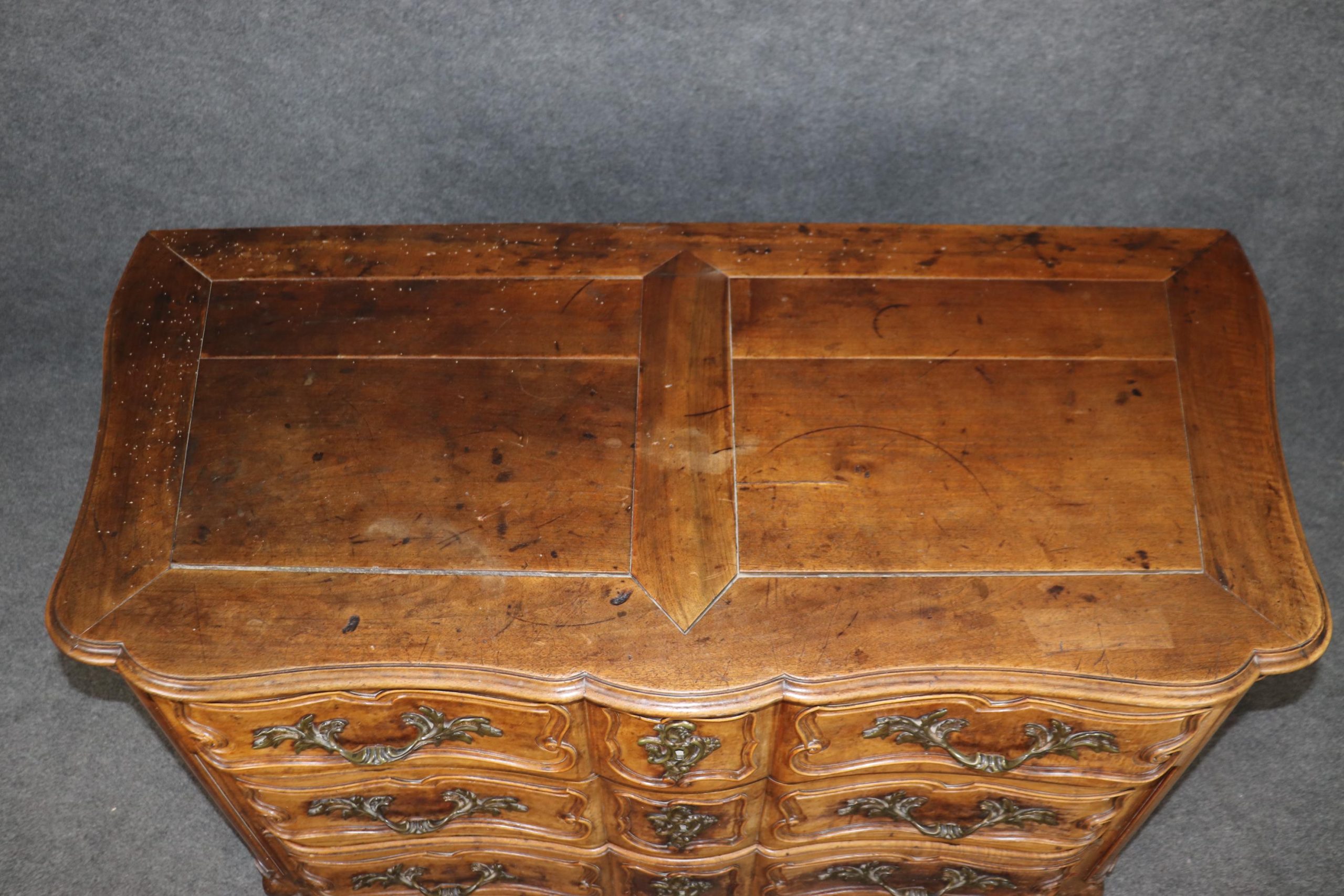 Antique French Louis XV Style Commode: 18th Century Walnut Chest of Drawers - Image 7