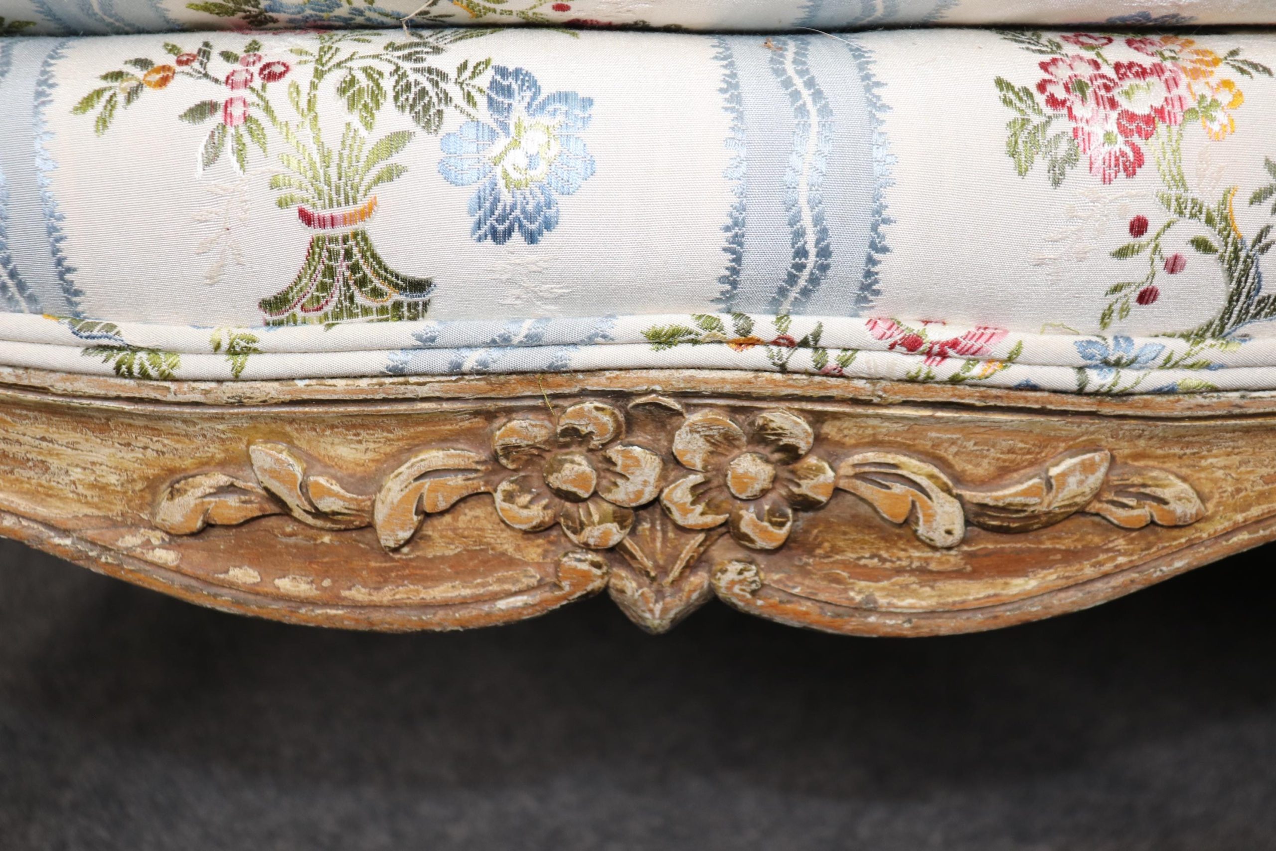 Vintage Louis XV Style Settee: Distressed Paint, Floral Upholstery - Image 7