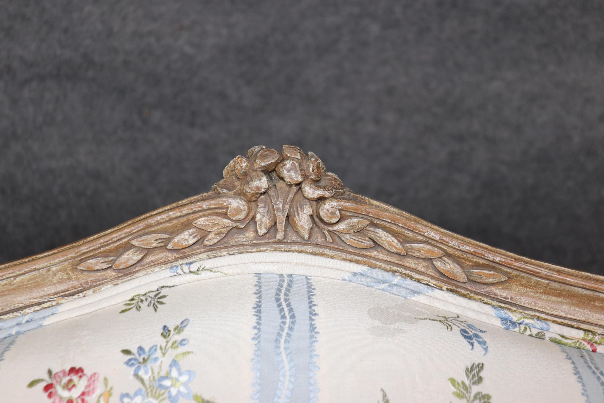 Vintage Louis XV Style Settee: Distressed Paint, Floral Upholstery - Image 8