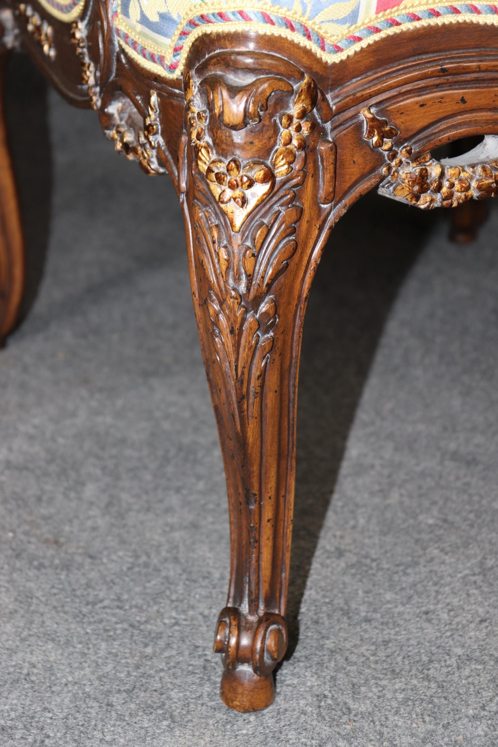 Vintage Louis XV Style Armchairs: Floral Upholstery, Gilt Accents - Image 6