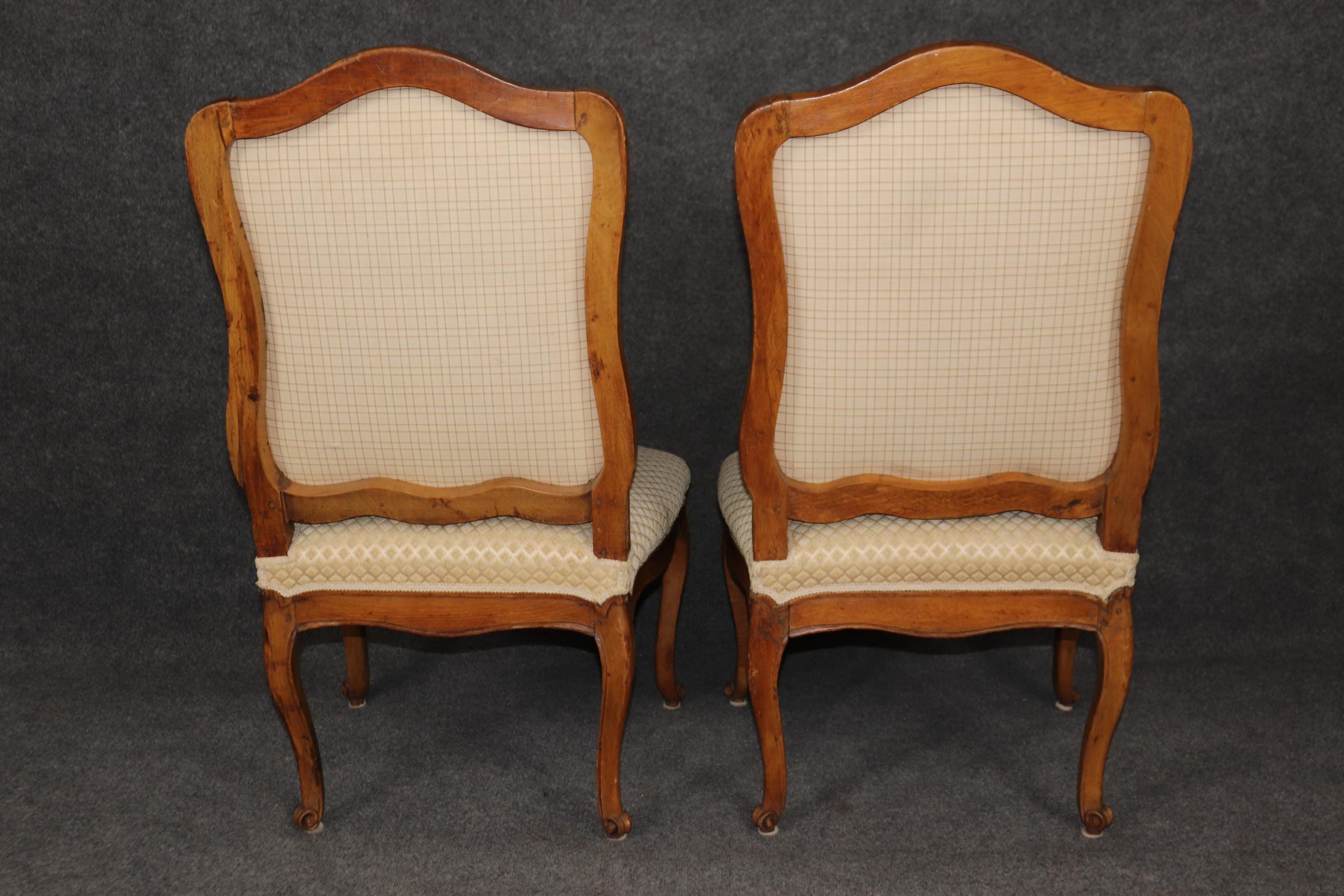 Vintage French Louis XV Style Oak Chairs: Upholstered Accent Pair - Image 4