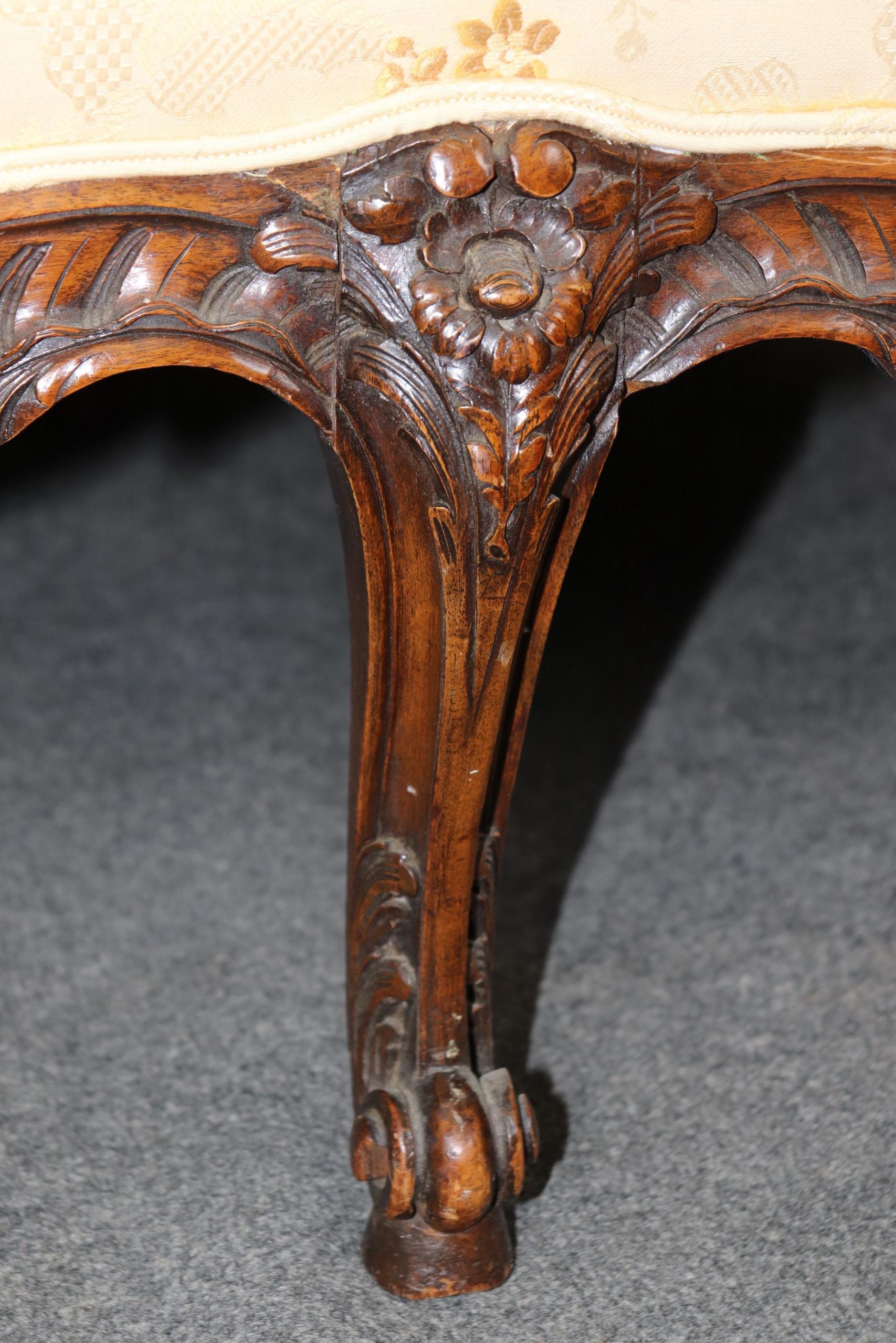 Antique Georgian Style Carved Settee: Floral Upholstery Loveseat - Image 6