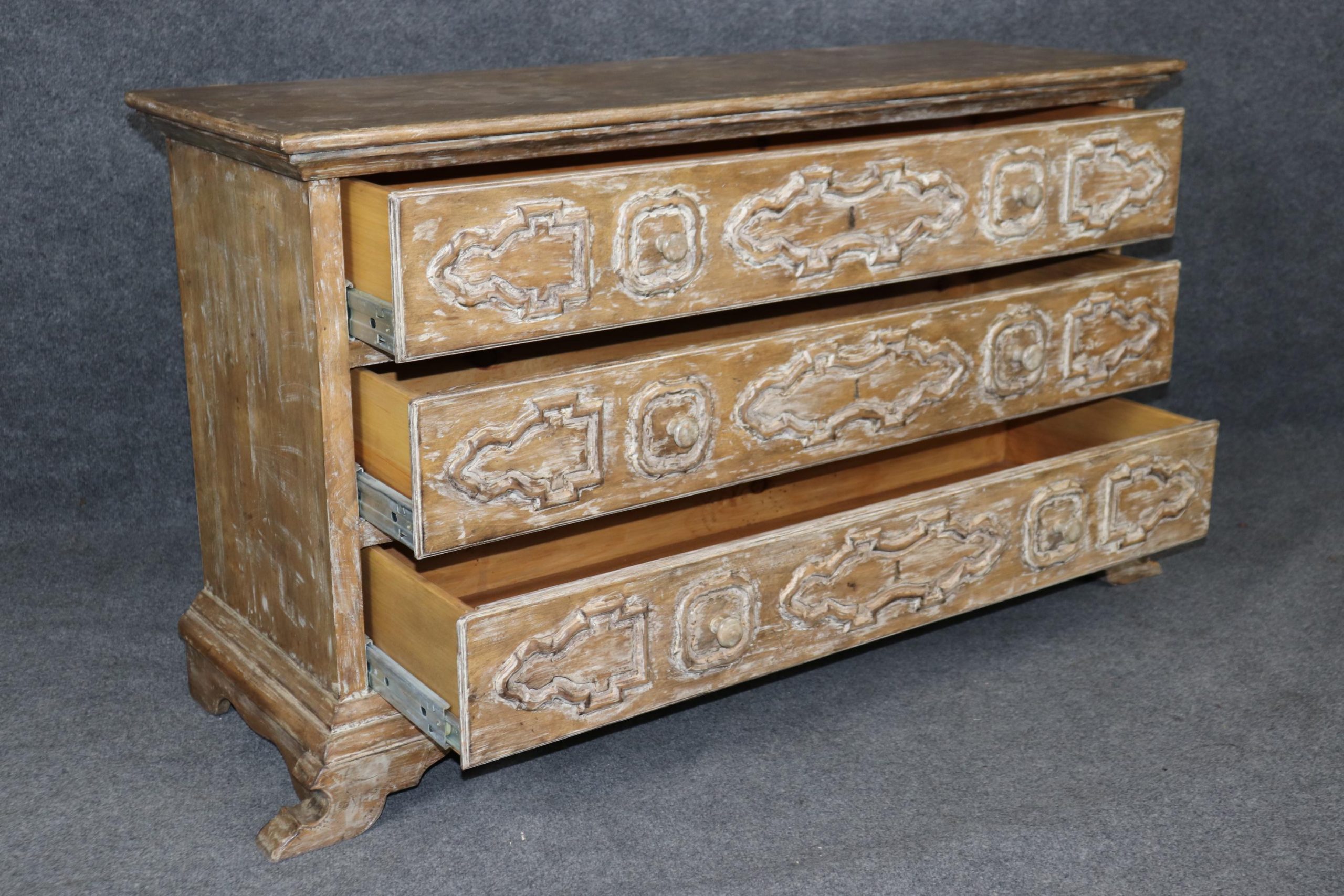 Vintage Distressed Continental 3-Drawer Commode: MCM Dresser - Image 4