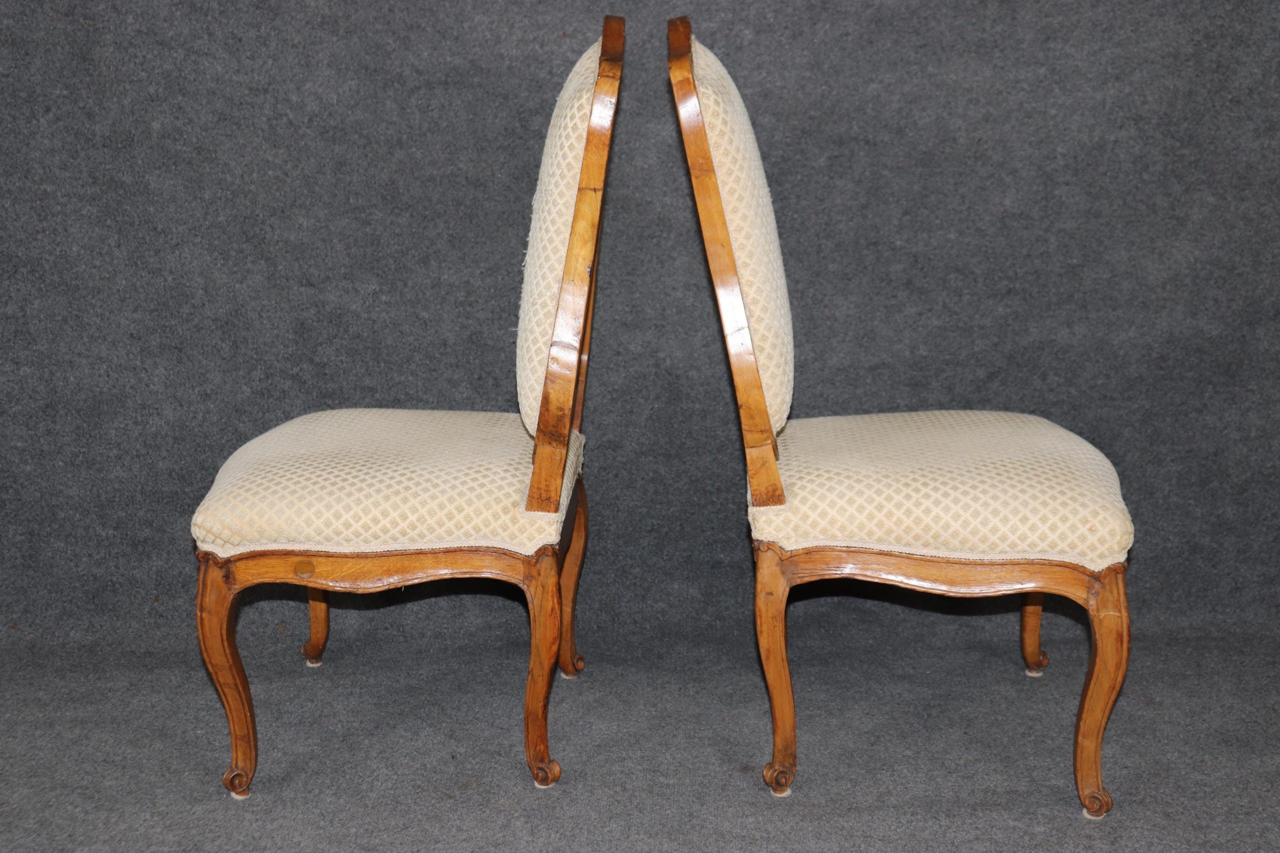 Vintage French Louis XV Style Oak Chairs: Upholstered Accent Pair - Image 3