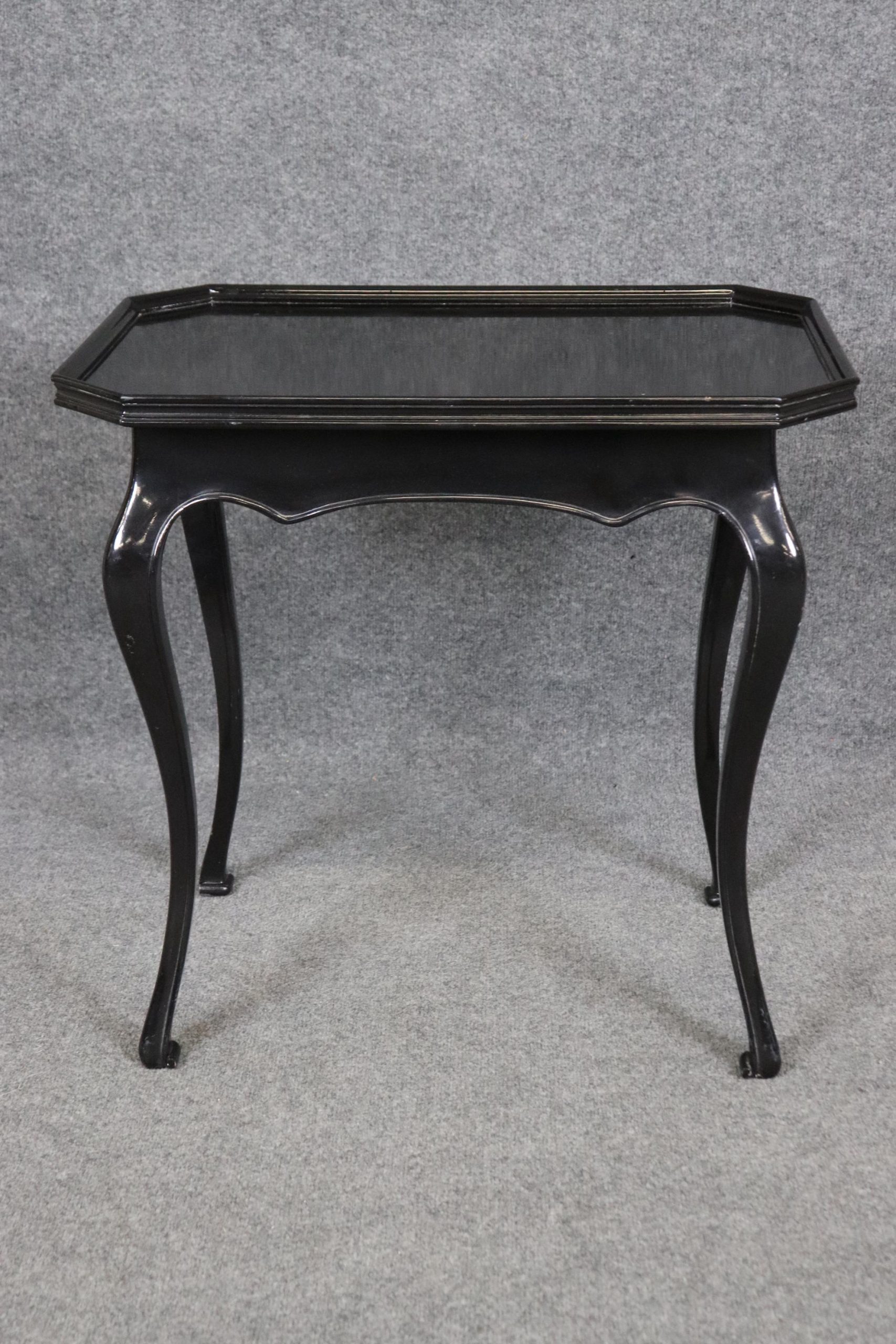 Vintage Regency Style Ebonized Black Lacquer End Table (1940s) - Image 4