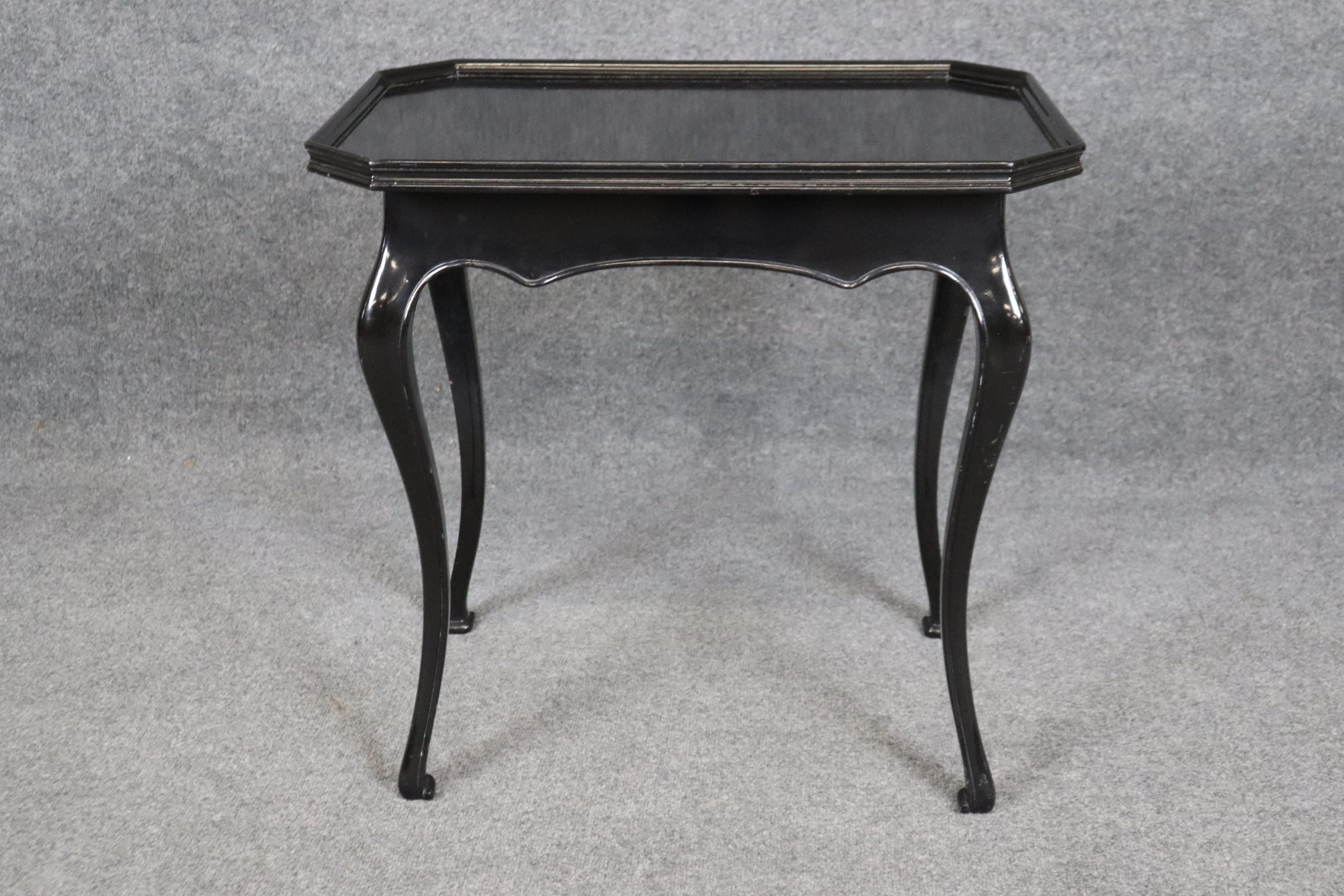 Vintage Regency Style Ebonized Black Lacquer End Table (1940s) - Image 6
