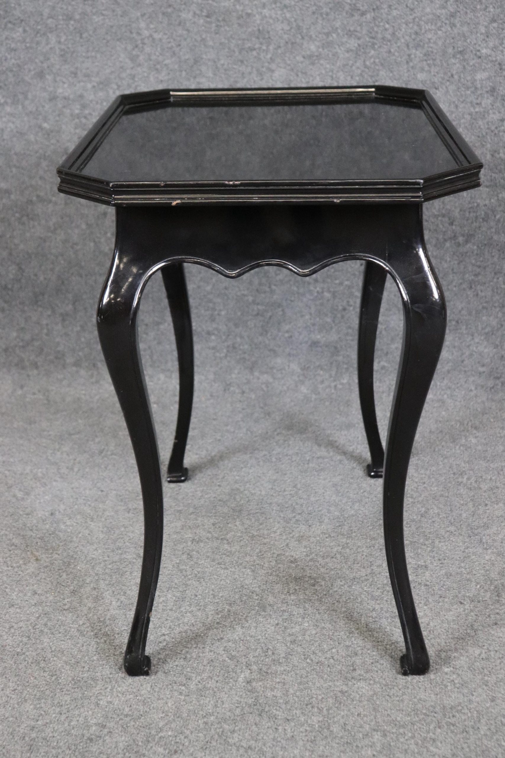 Vintage Regency Style Ebonized Black Lacquer End Table (1940s) - Image 7