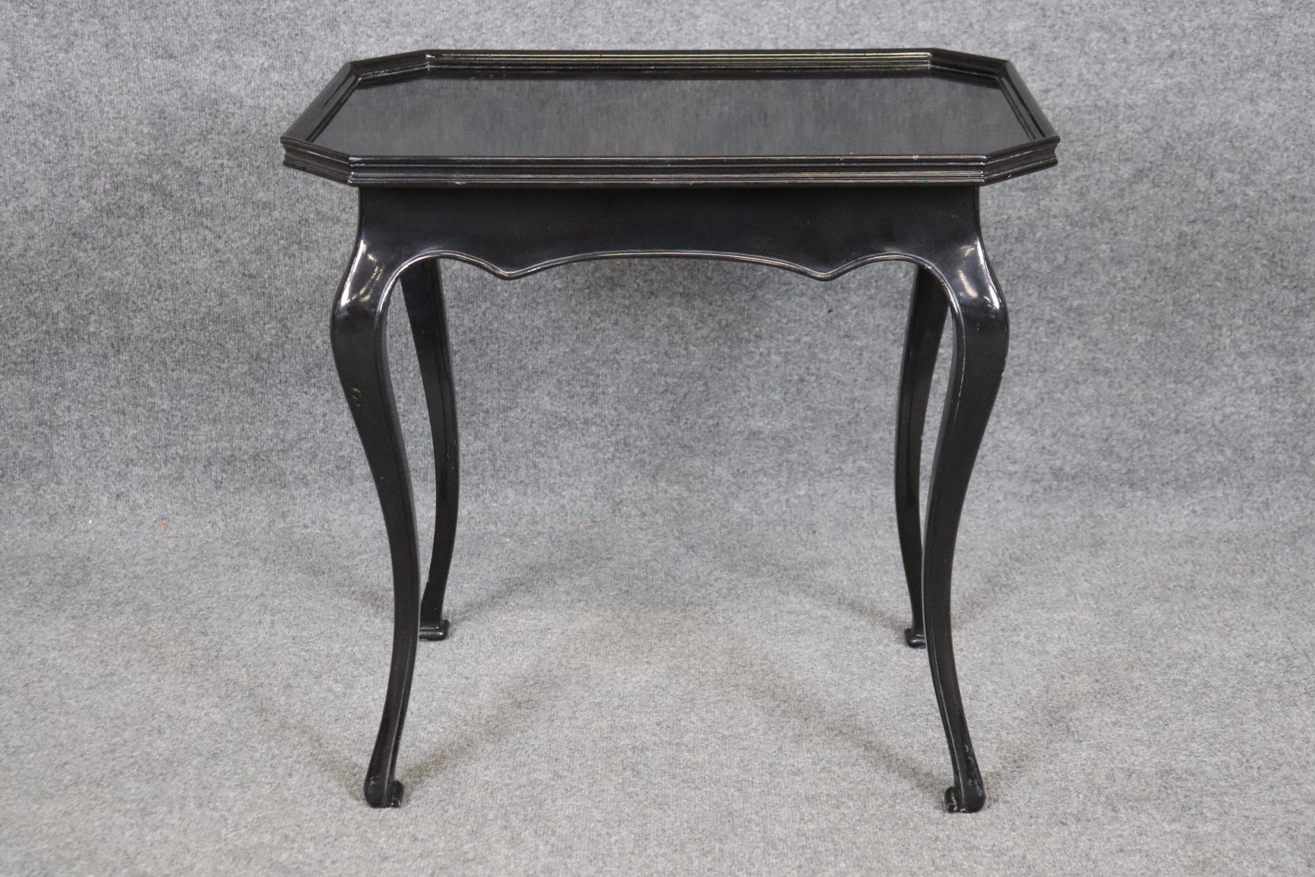Vintage Regency Style Ebonized Black Lacquer End Table (1940s) - Image 3