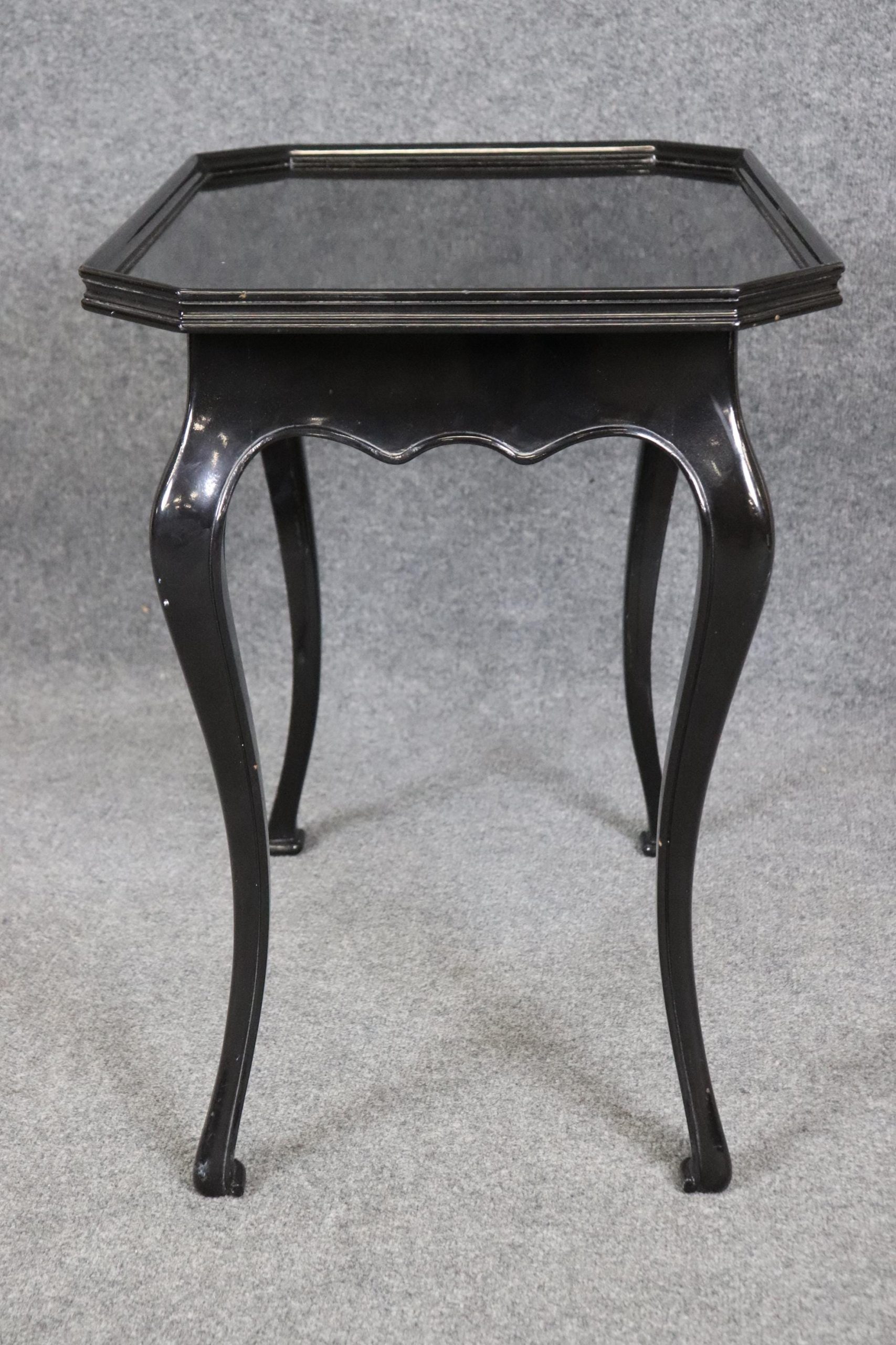Vintage Regency Style Ebonized Black Lacquer End Table (1940s) - Image 5