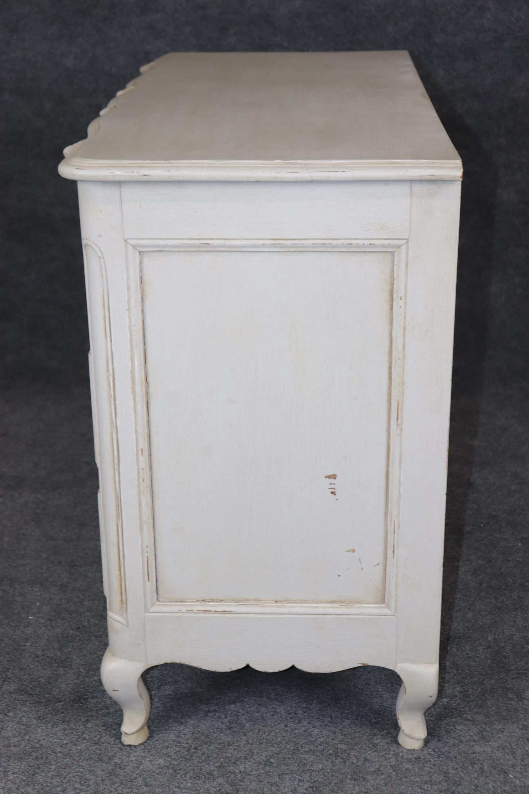 Antique Regency Style Creme Commode: 3-Drawer Chest, Brass Hardware - Image 3