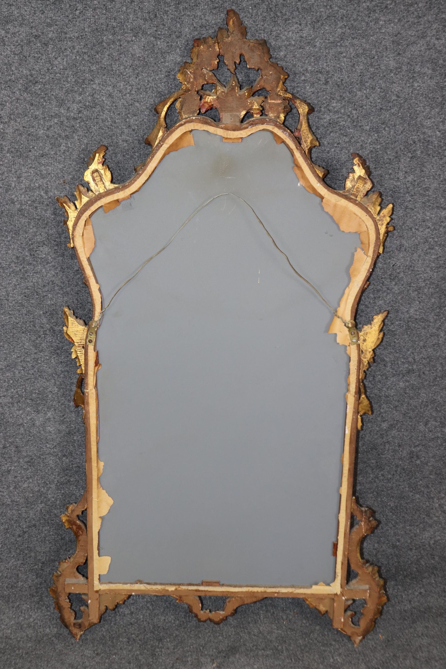 Antique Italian Rococo Gilt Mirror: Carved Wood Wall Decor - Image 3