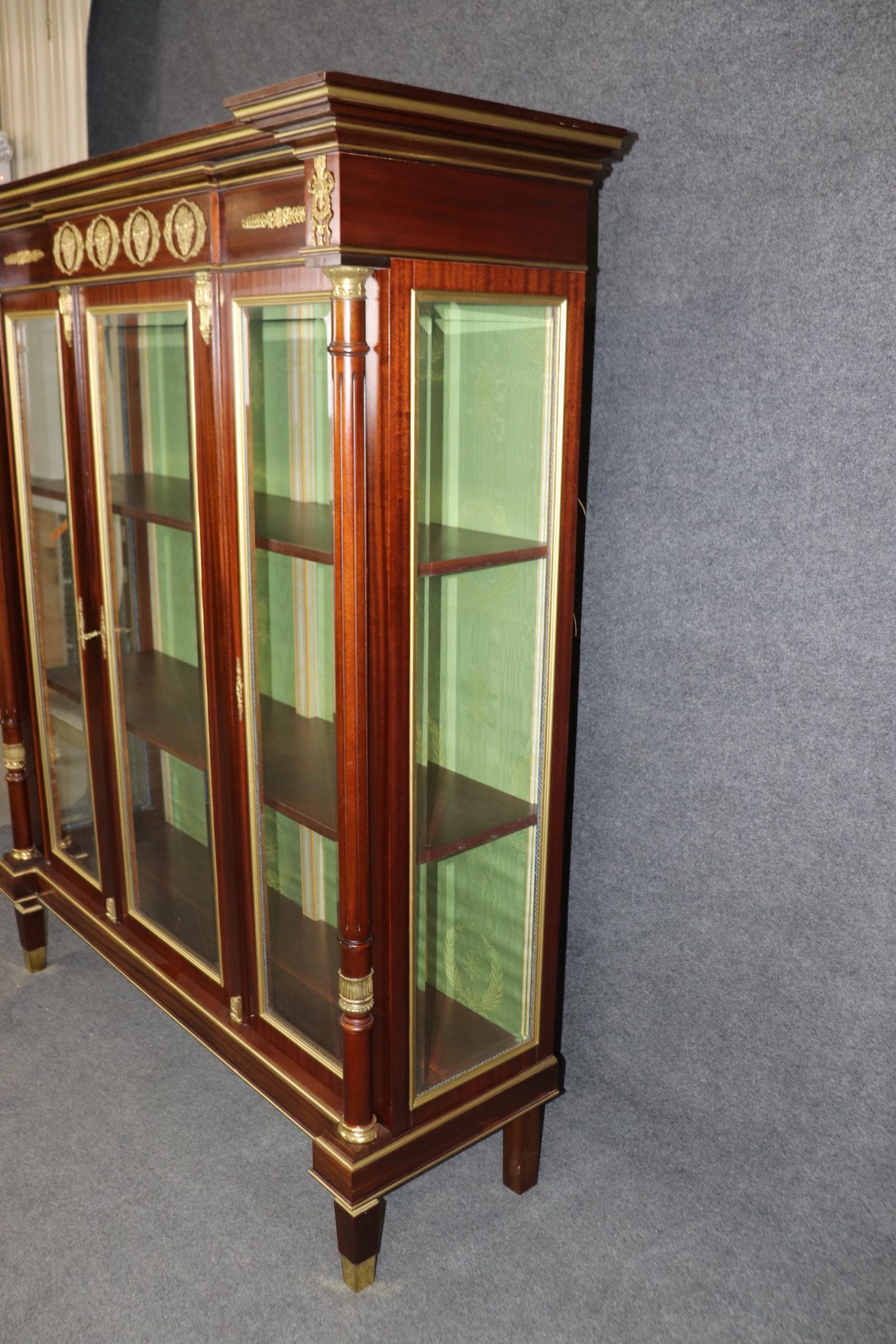 Vintage French Empire Style Vitrine: Lighted Curio Display Cabinet - Image 3
