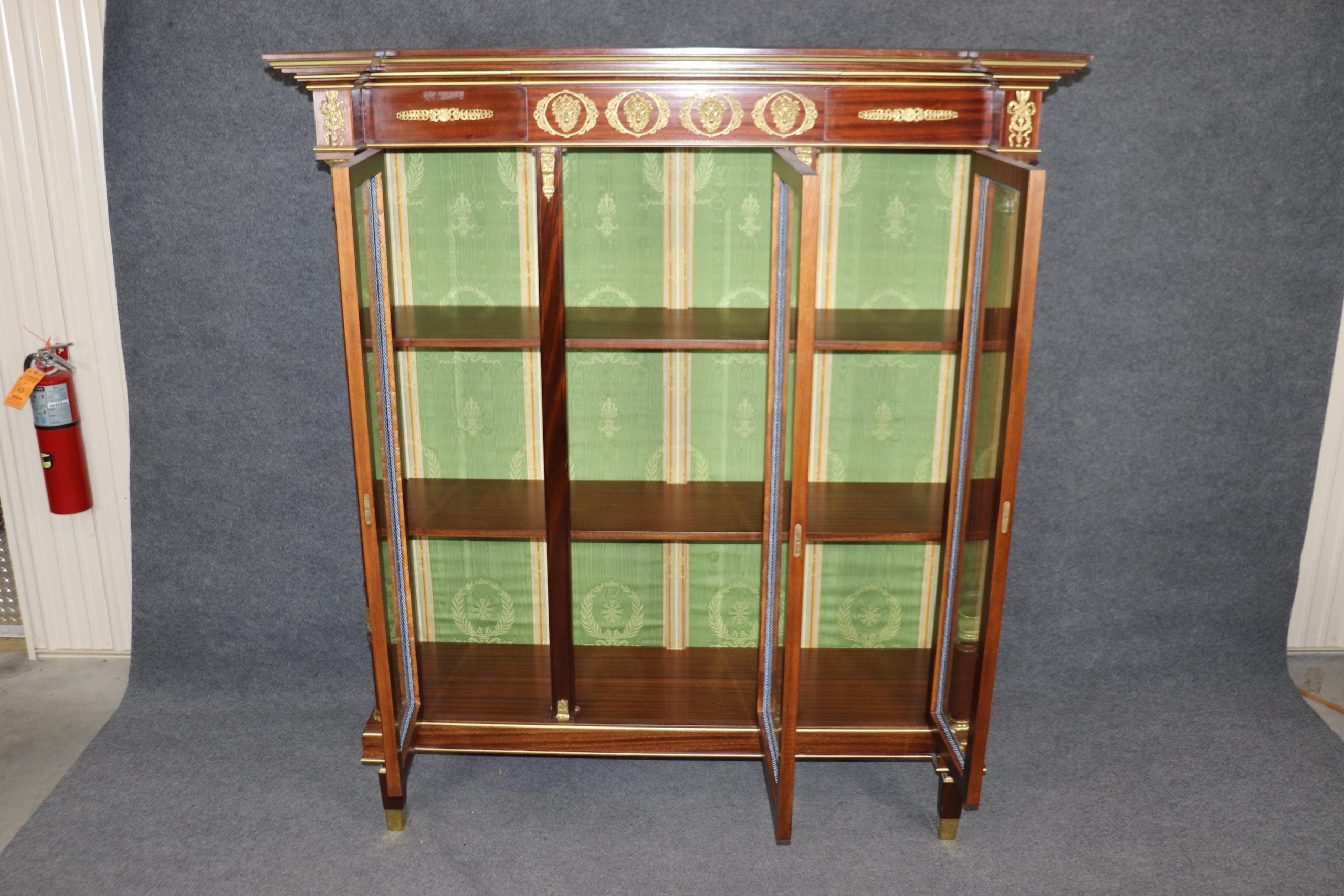 Vintage French Empire Style Vitrine: Lighted Curio Display Cabinet - Image 4