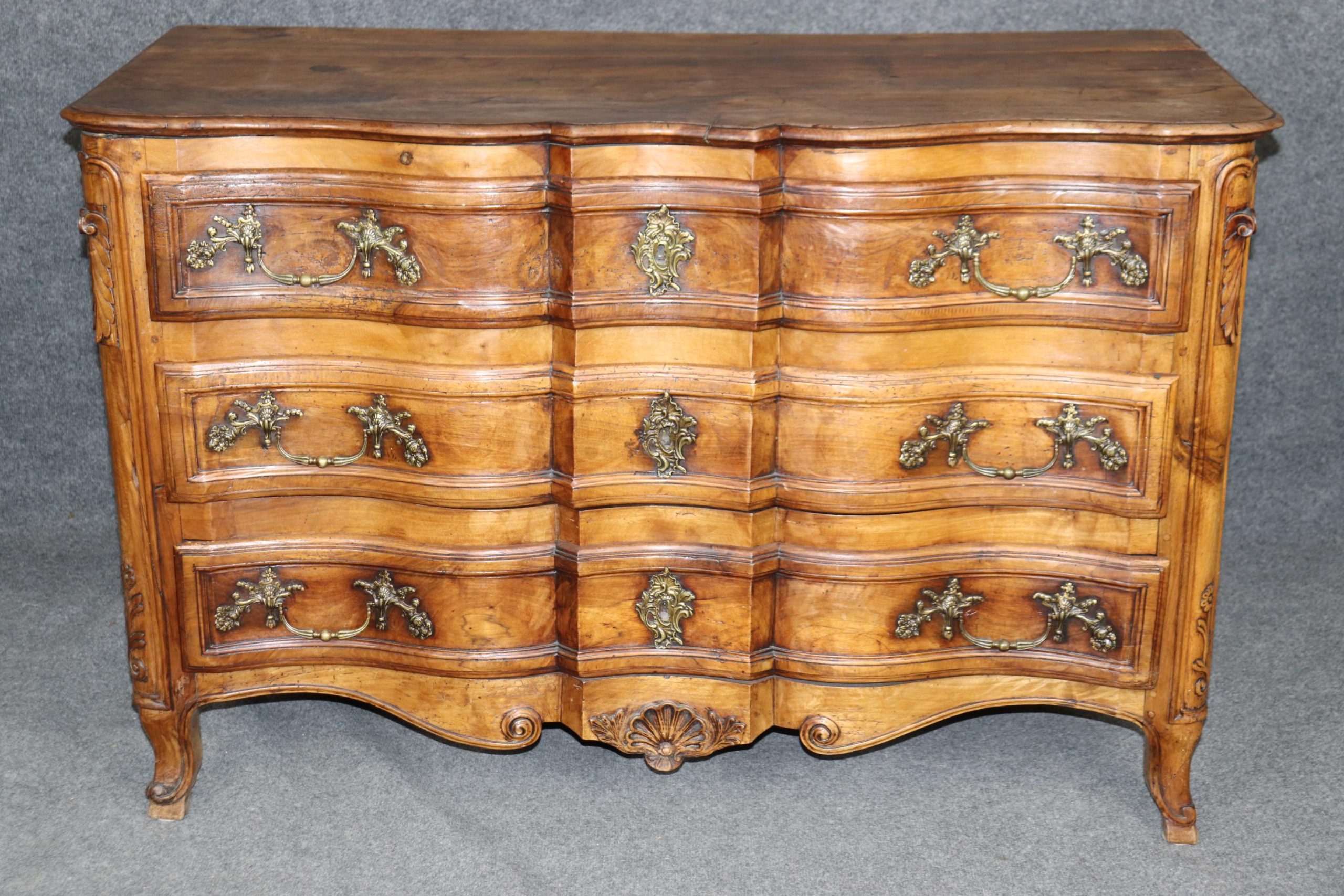 Antique French Louis XV Style Commode: 18th Century 3-Drawer Chest - Image 2