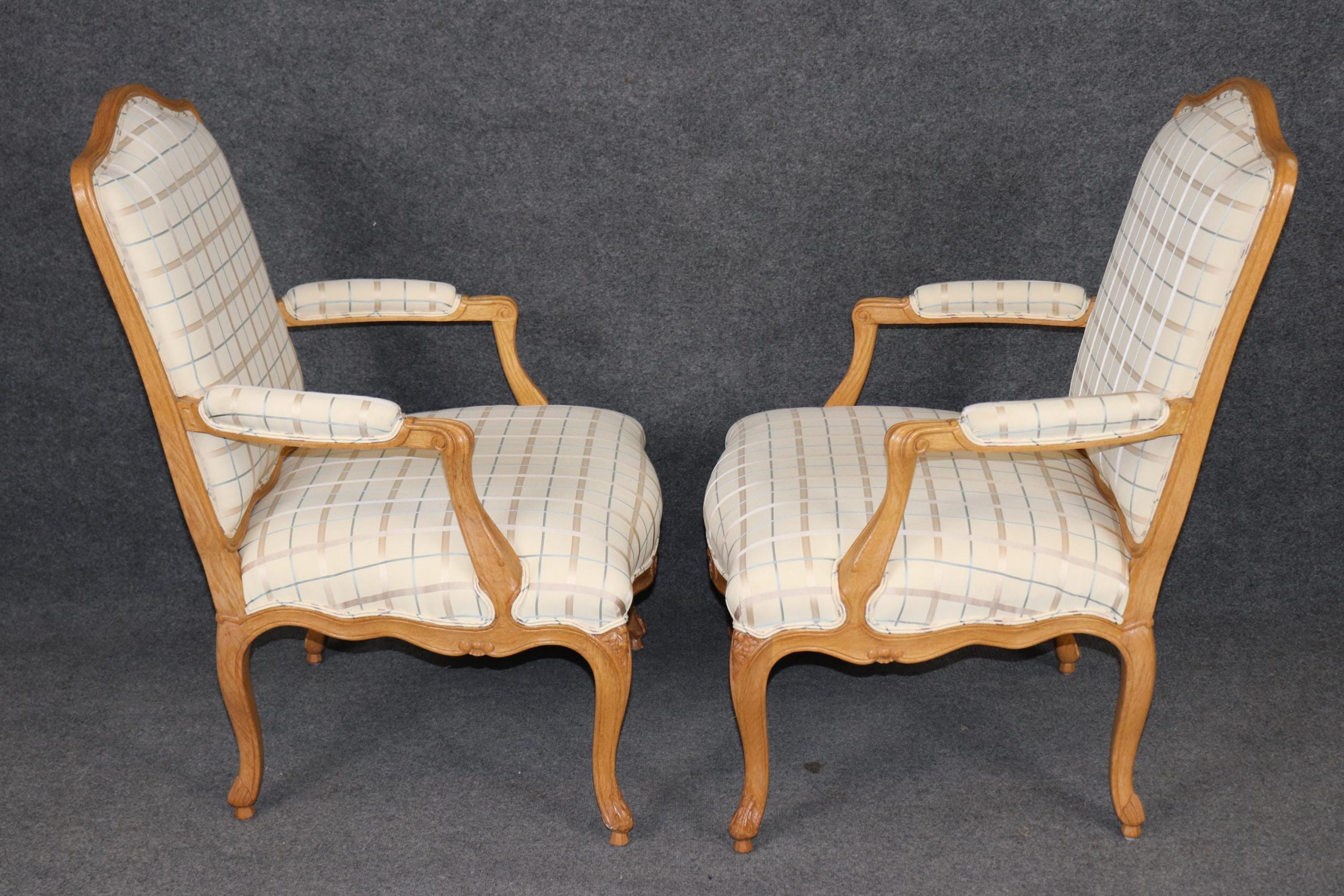 Mid Century Louis XV Style Bergere Armchairs: Accent Lounge Chairs, Pair - Image 5