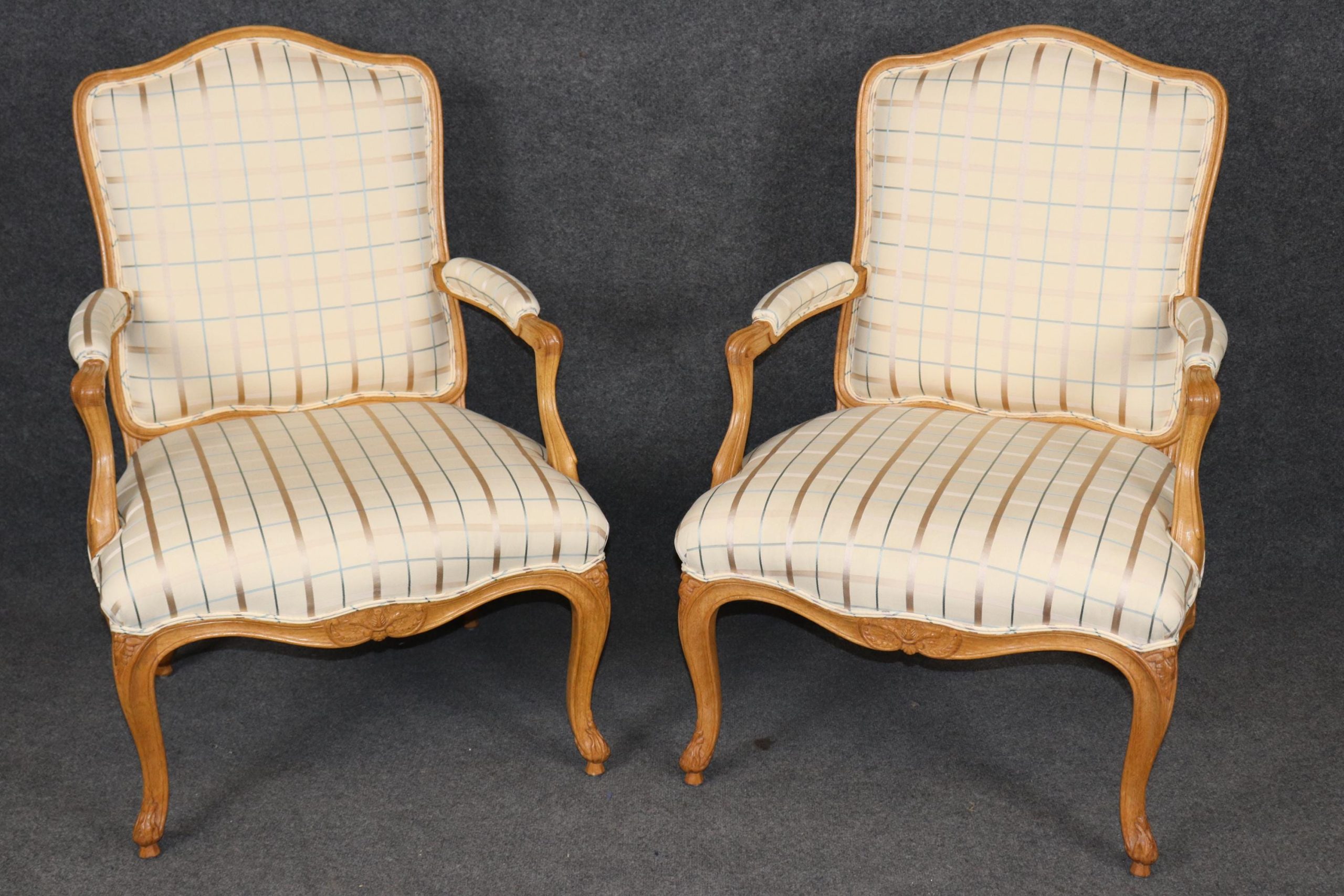 Mid Century Louis XV Style Bergere Armchairs: Accent Lounge Chairs, Pair - Image 2