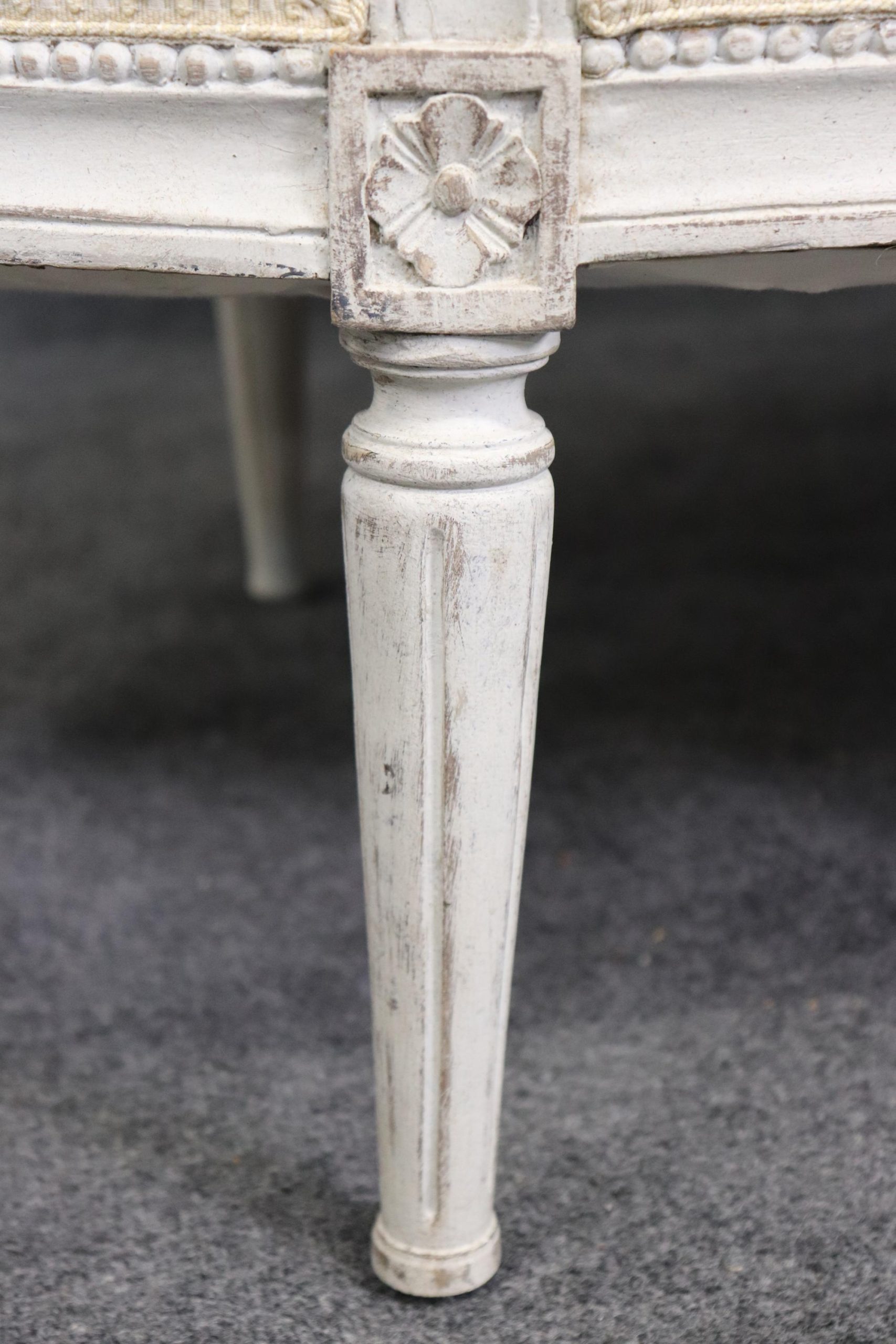 Vintage Louis XVI Style Settee: Distressed Paint, Upholstered Loveseat - Image 5