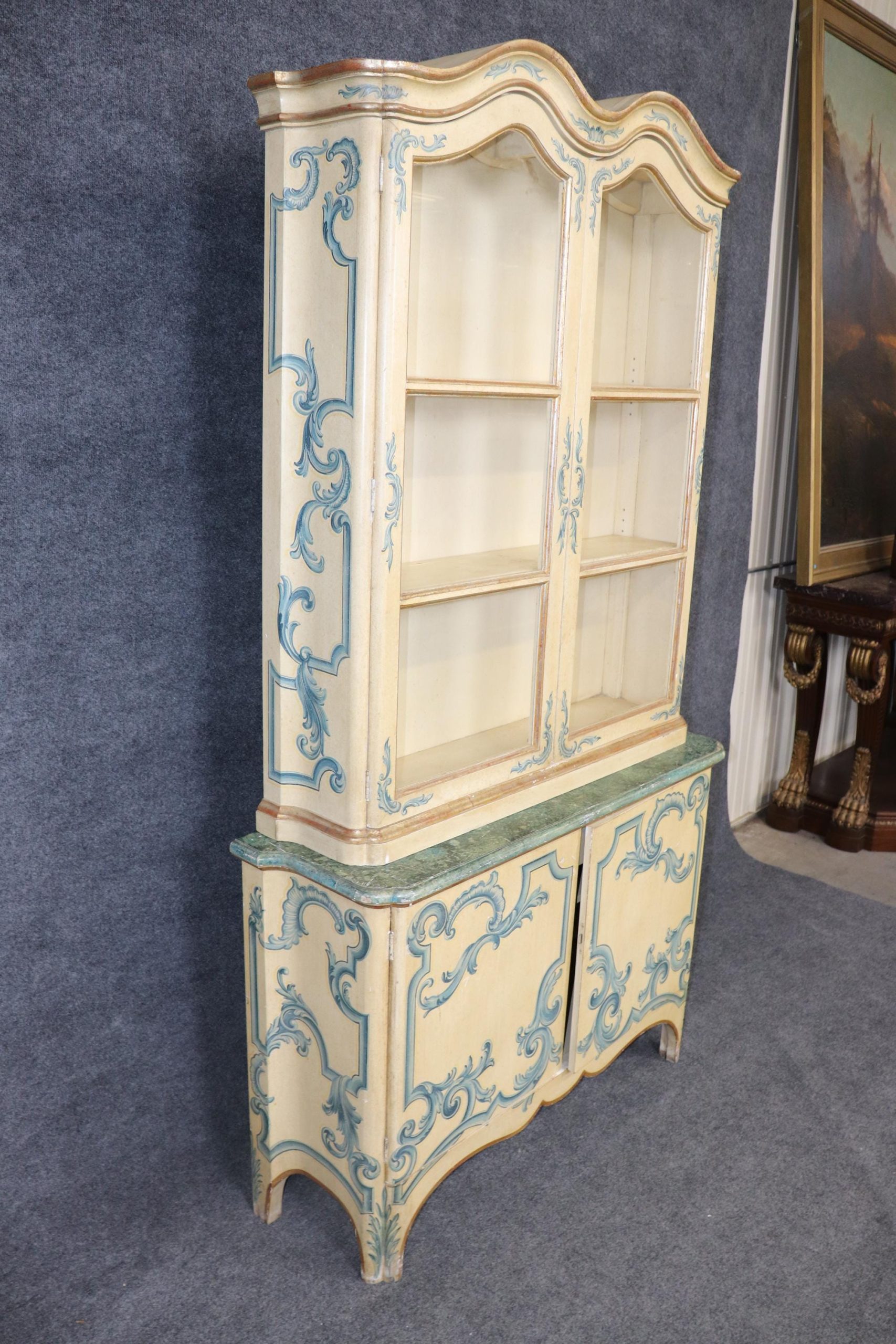 Baker Furniture Curio Cabinet: Vintage Venetian Painted Display Vitrine - Image 3