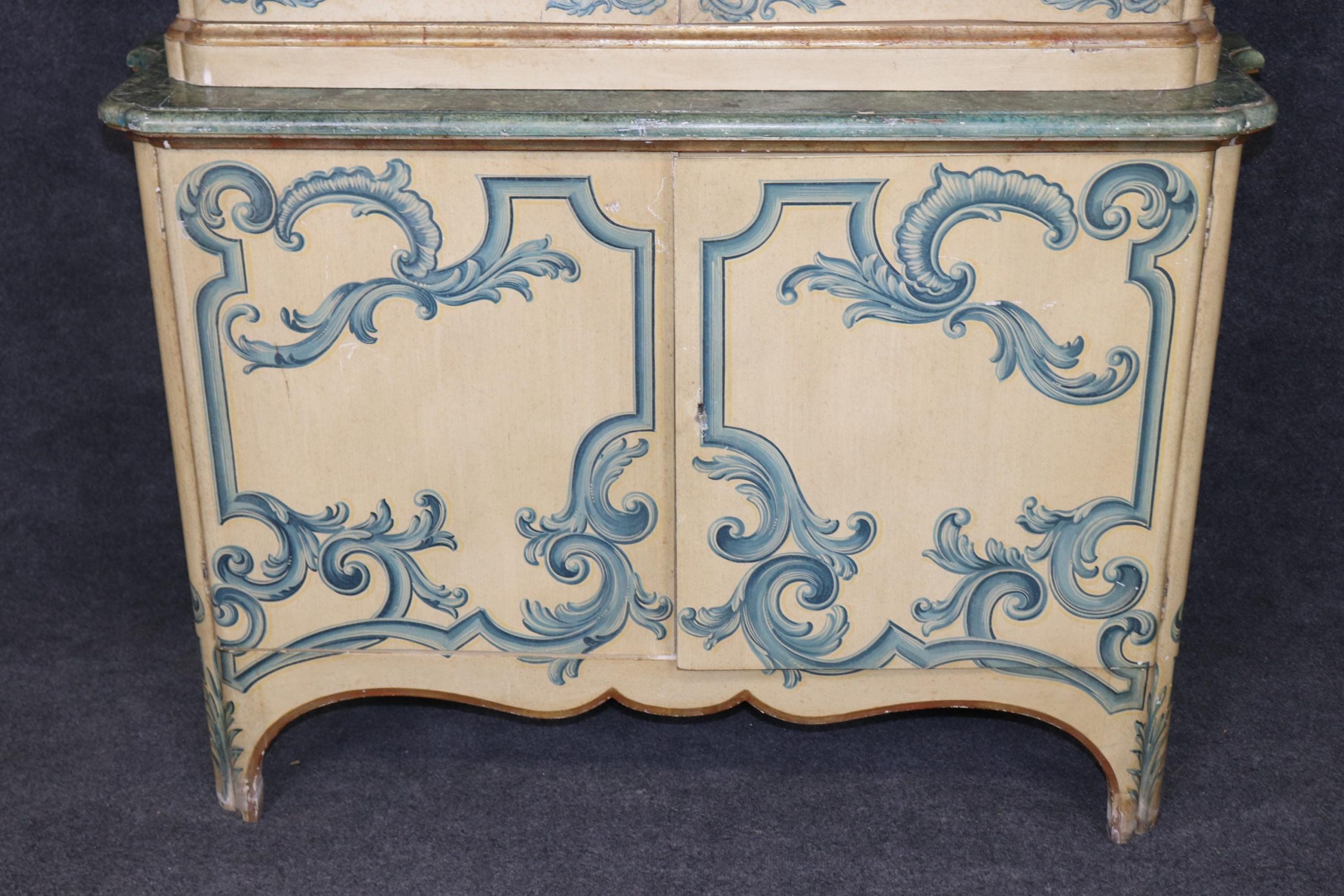 Baker Furniture Curio Cabinet: Vintage Venetian Painted Display Vitrine - Image 5