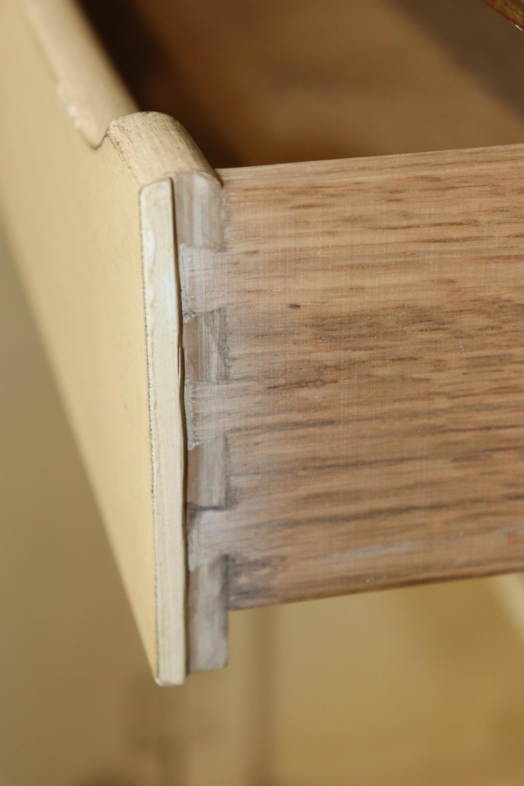 Baker Furniture Curio Cabinet: Vintage Venetian Painted Display Vitrine - Image 8