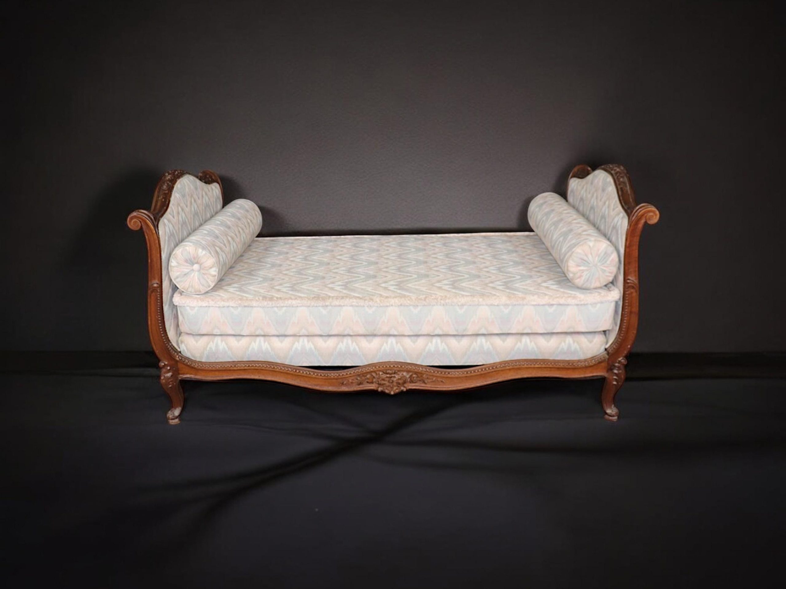 Antique 19th Century Louis XV Style Carved Daybed, Bed