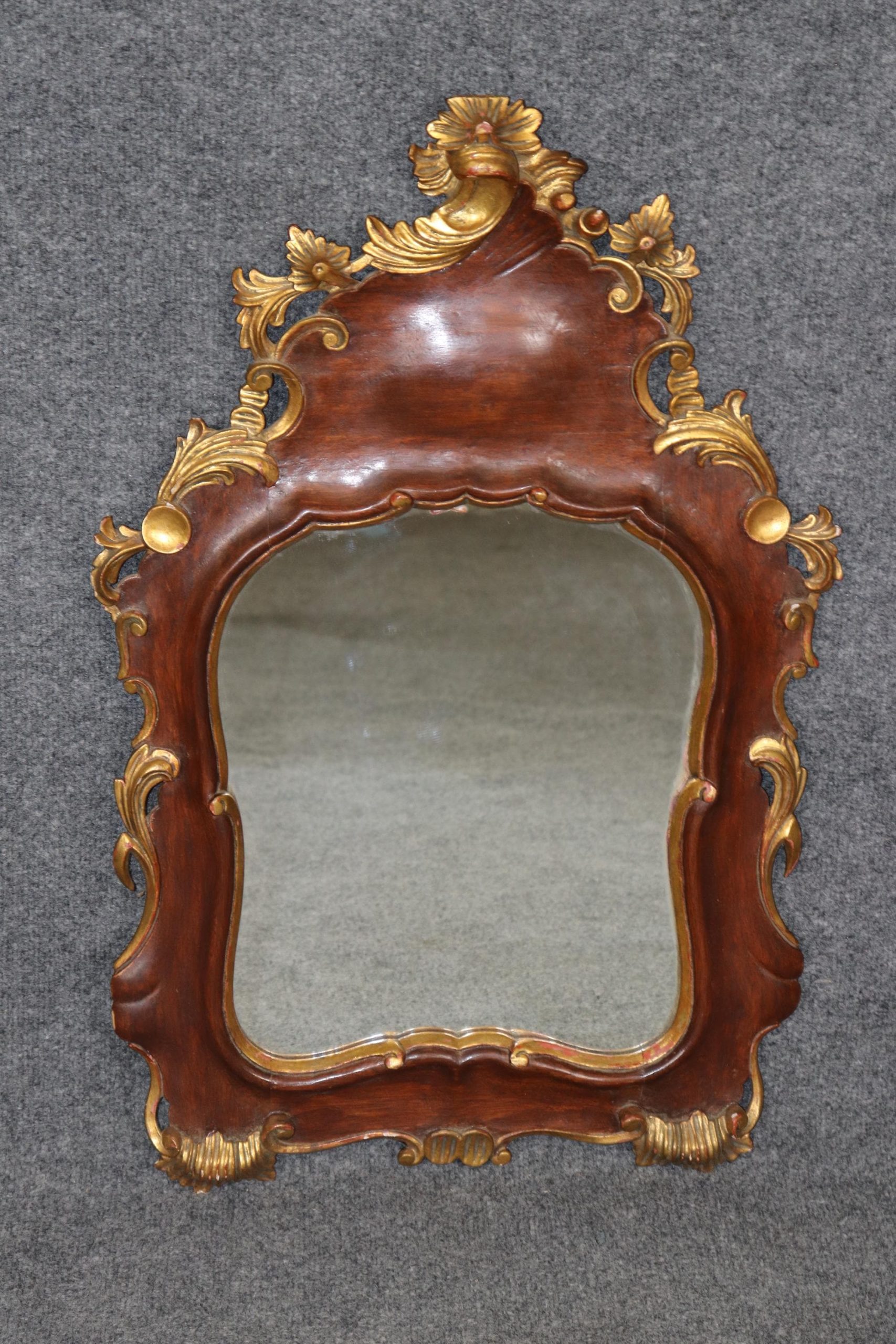 Antique Rococo Gilt Wood Mirror: Italian Carved Wall Decor - Image 2