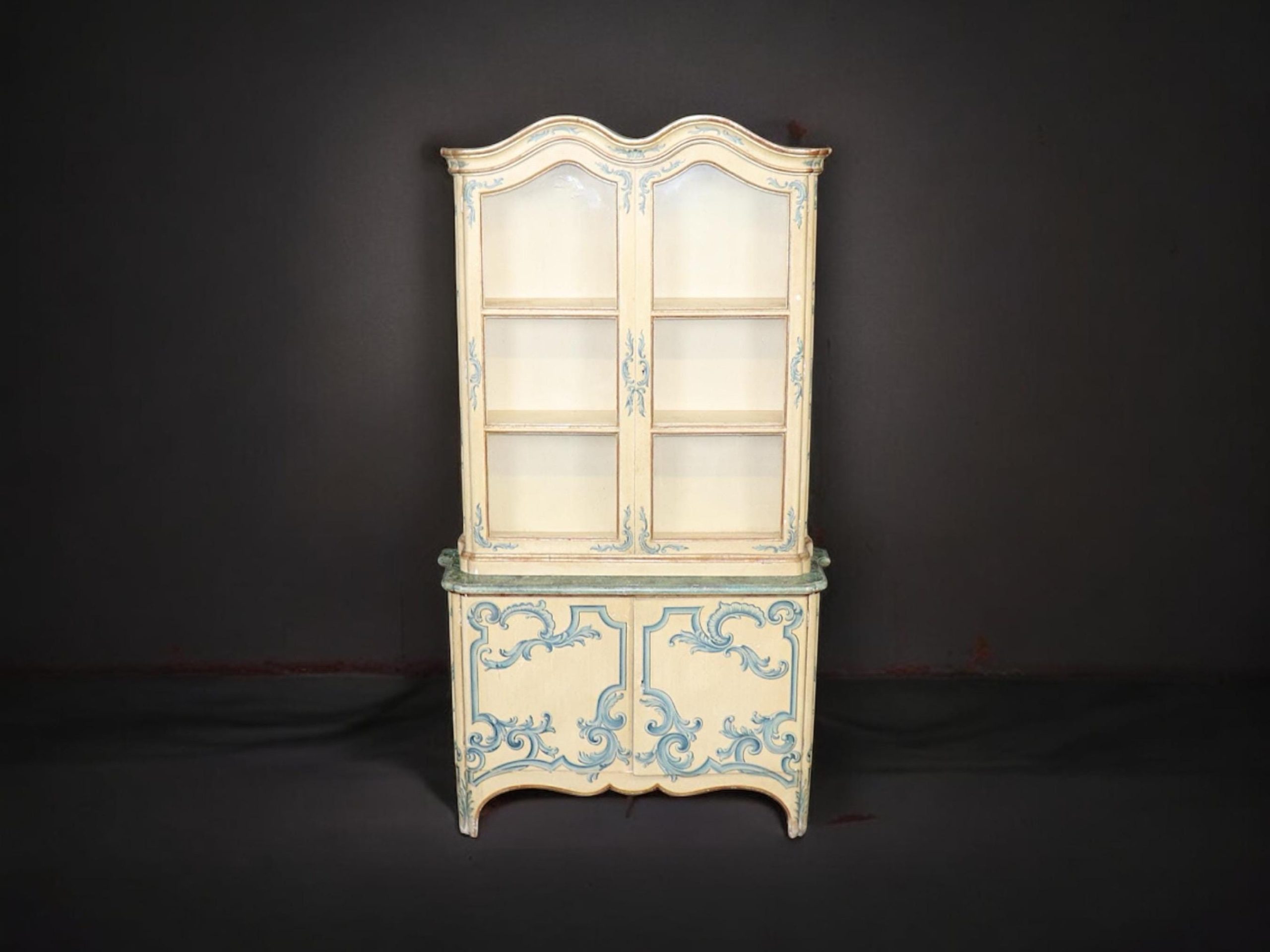 Baker Furniture Curio Cabinet: Vintage Venetian Painted Display Vitrine