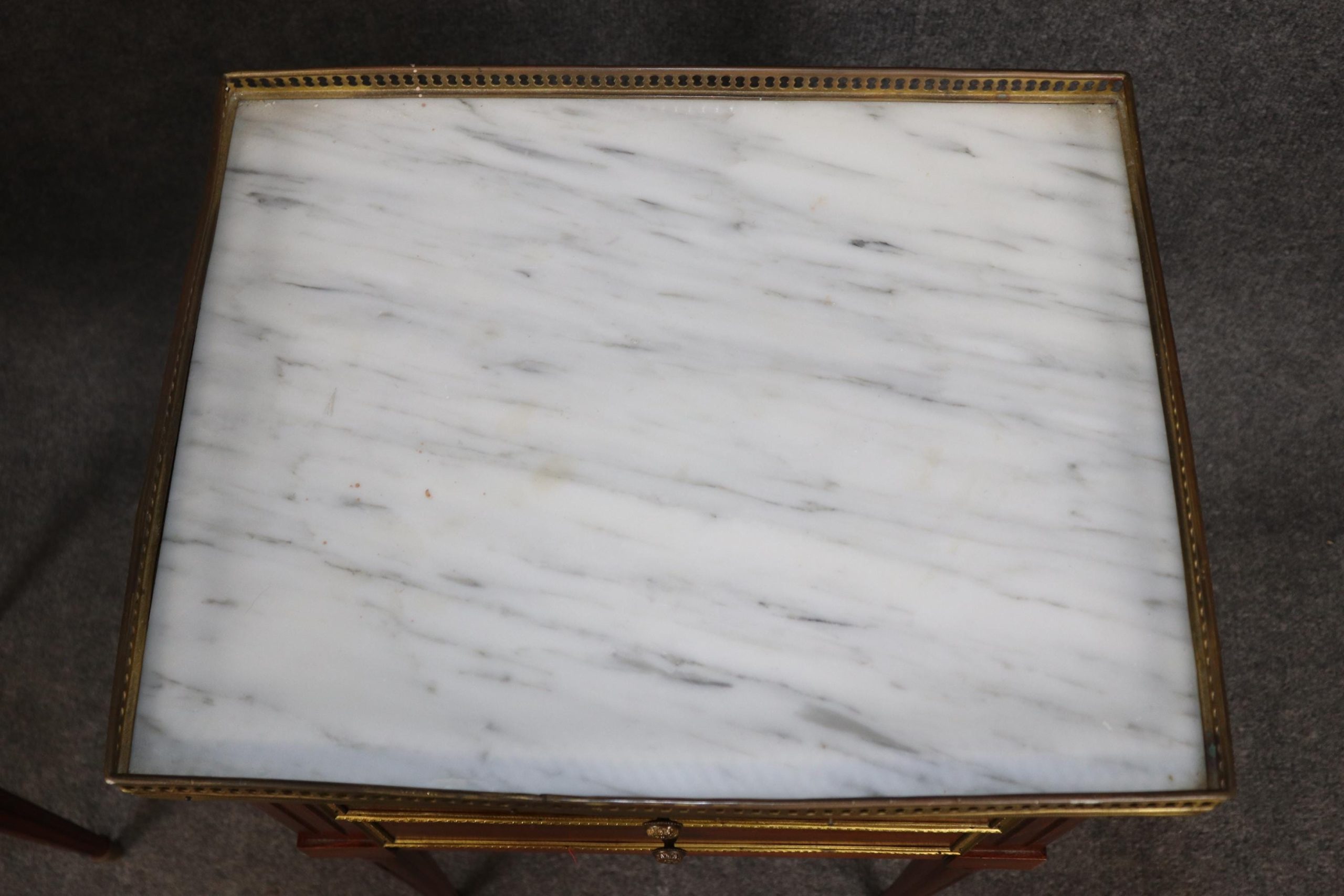 1960s Pair of Louis XVI Style Marble Top Nightstands, End Tables - Image 6