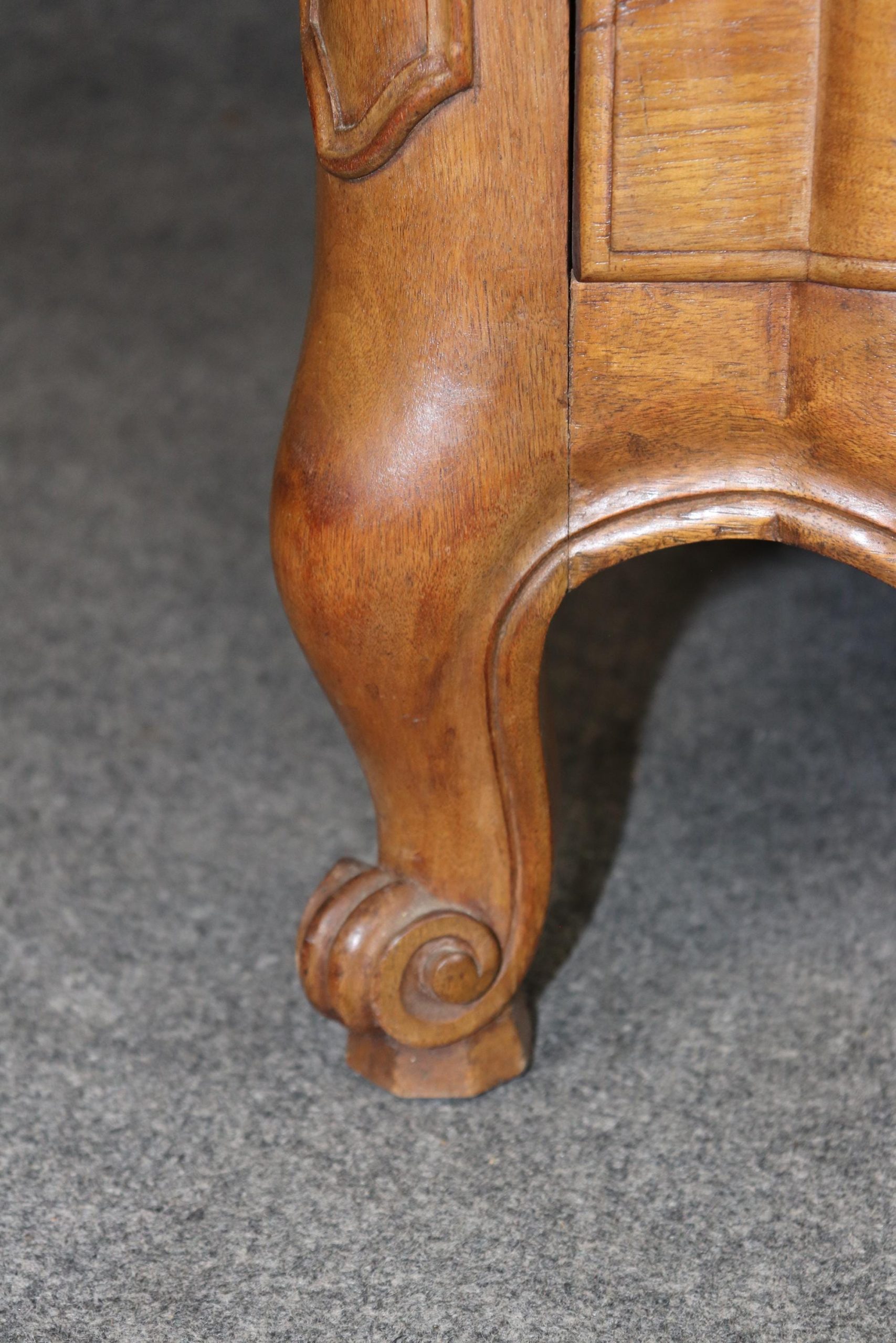 1960s Pair of Country French Louis XV Style Marble Top Commodes, Dressers - Image 7