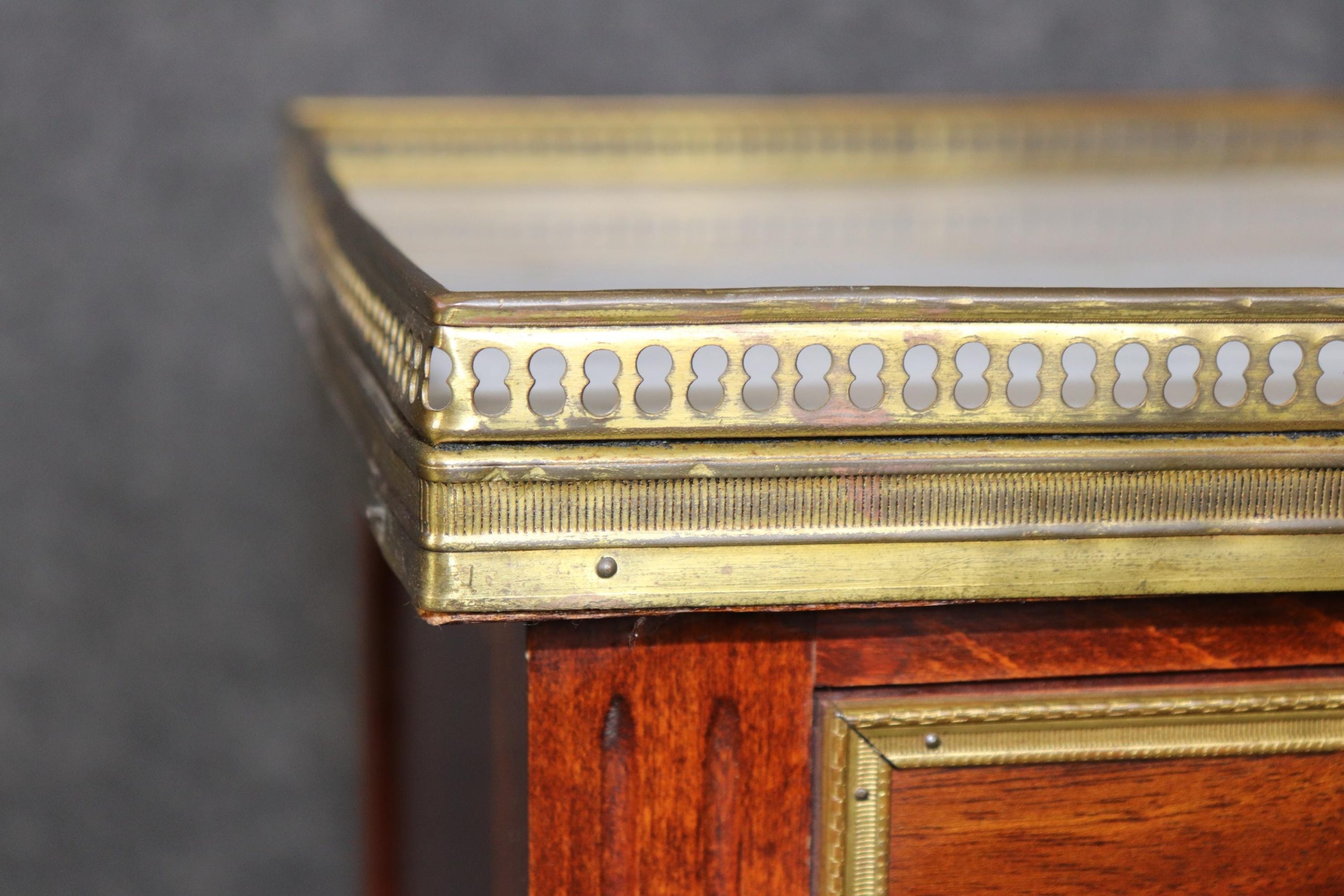 1960s Pair of Louis XVI Style Marble Top Nightstands, End Tables - Image 9